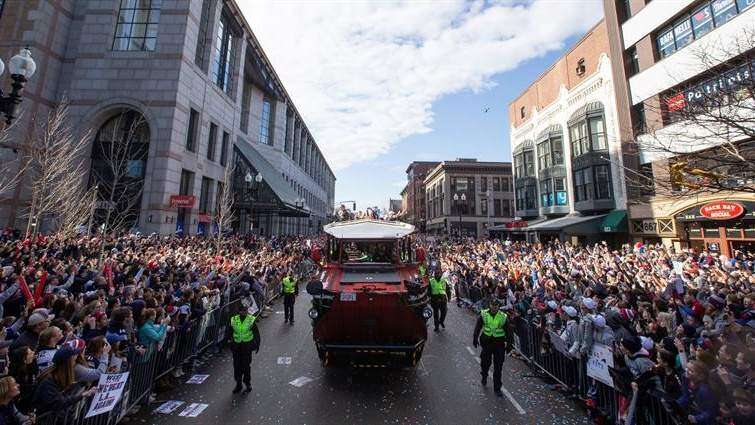 Celebración en las calles de Boston con los Patriots