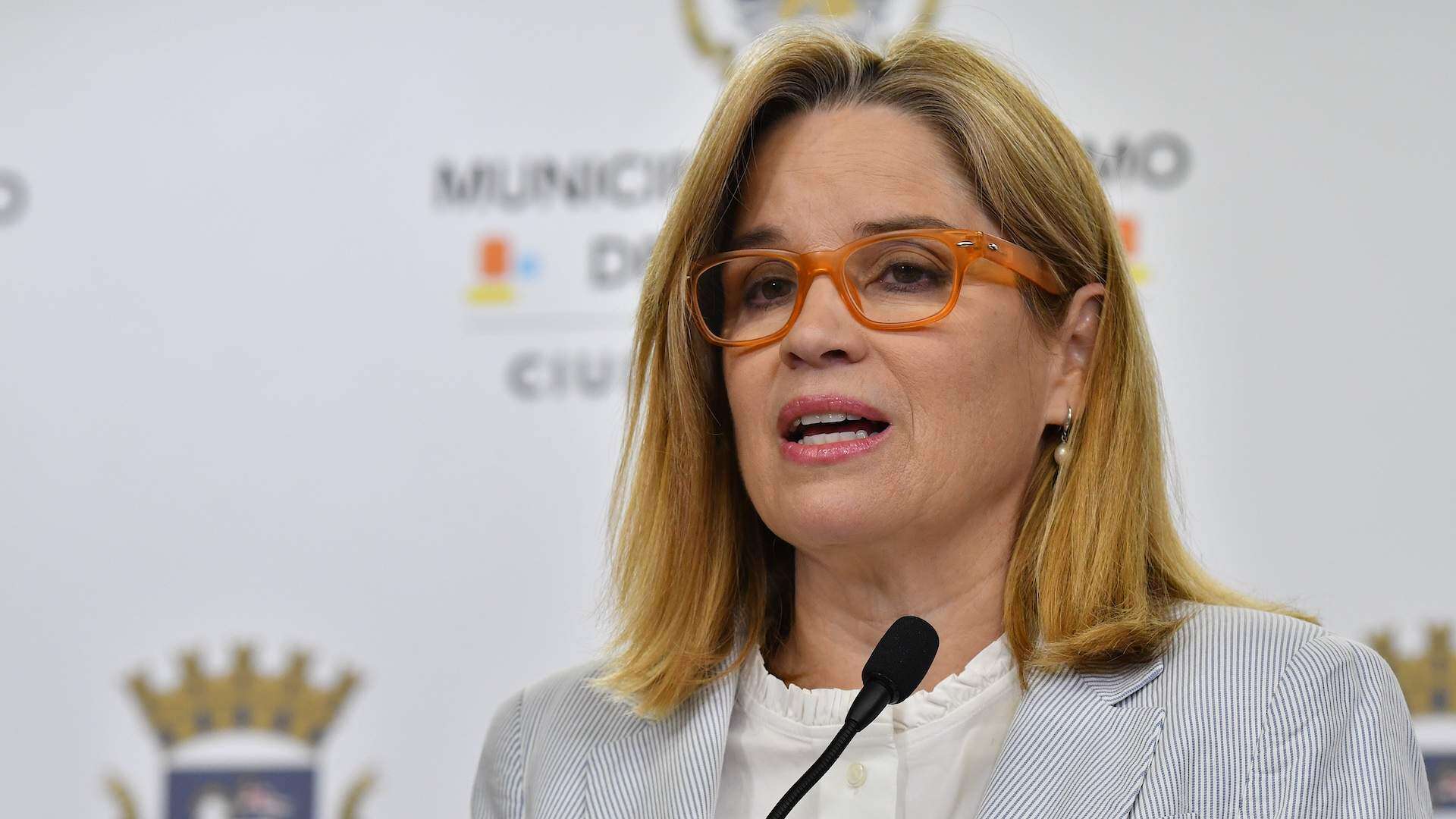 Alcaldesa de San Juan suspende empleado arrestado hoy
