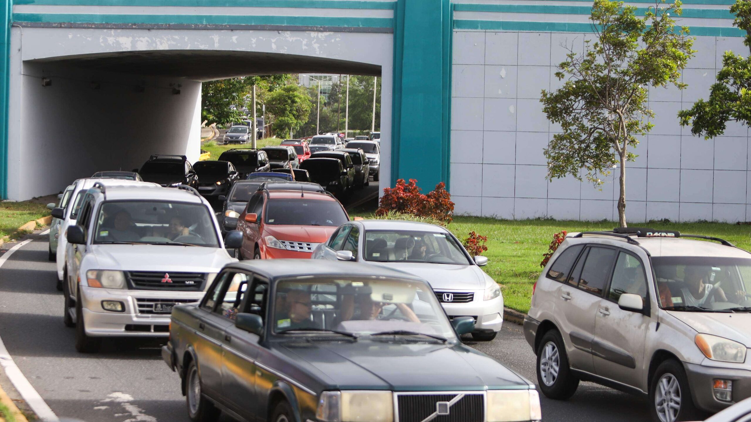 Accidente causa tremendo tapón en Túnel Minillas