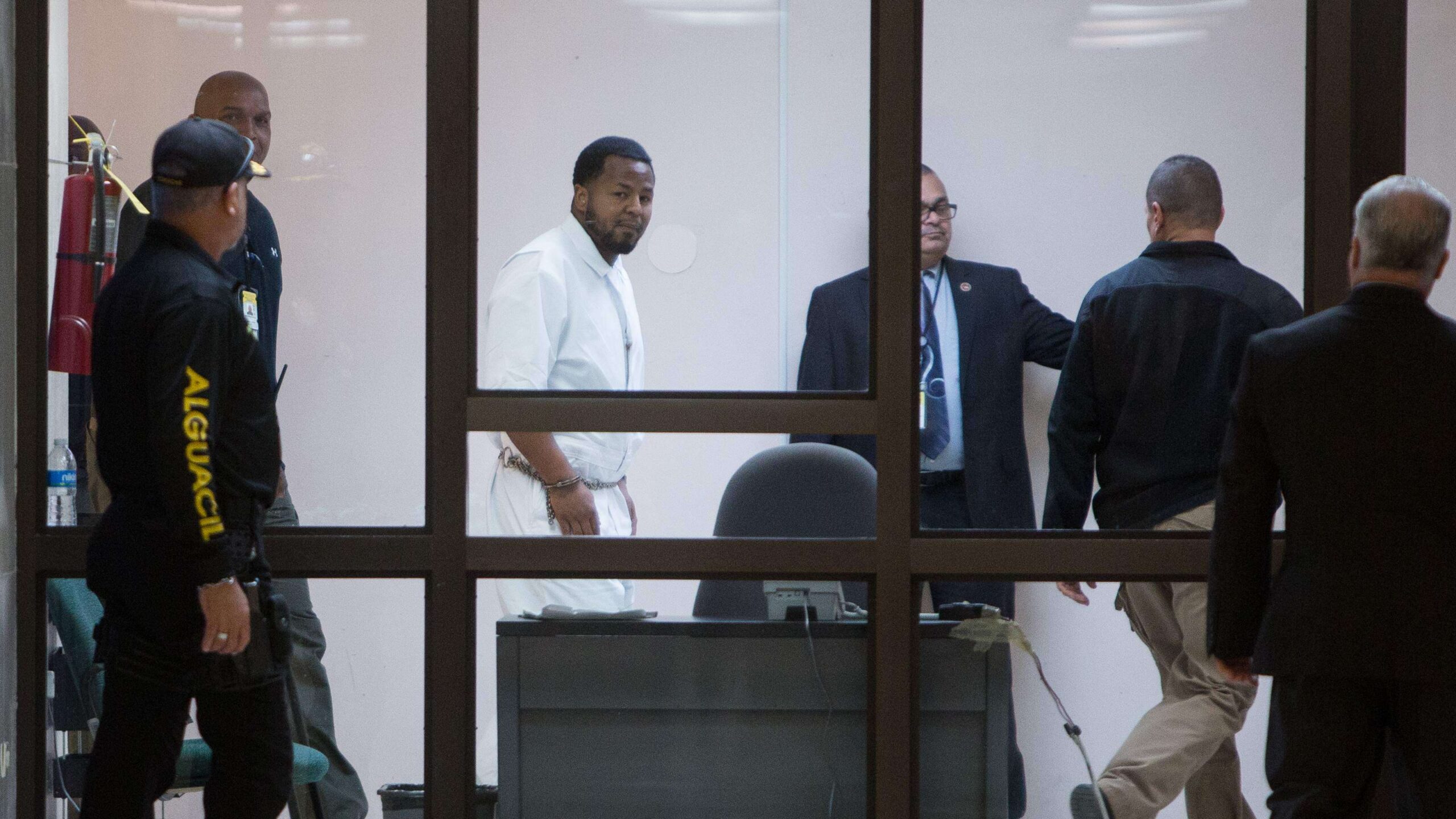 Piden evaluación siquiátrica de co-acusado por muerte de ‘Tonka’