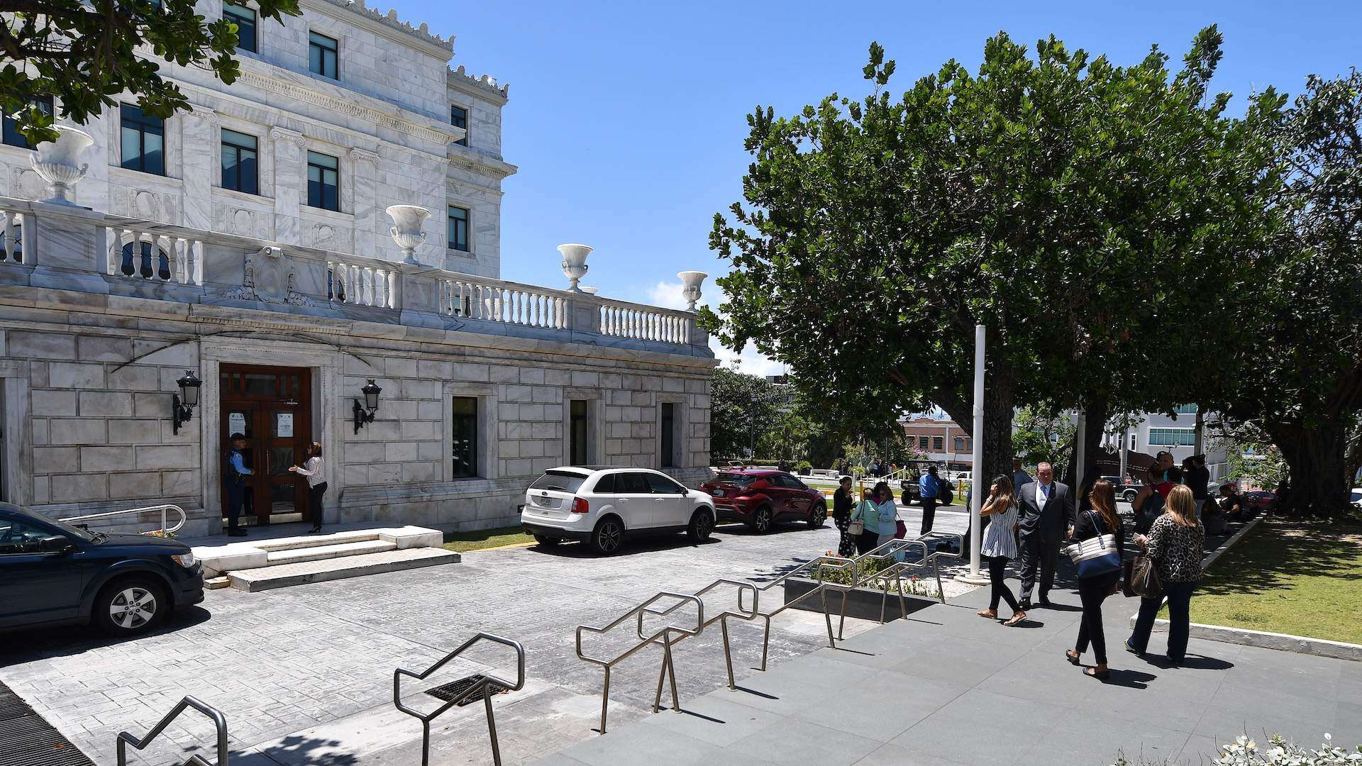 Exlegislador anuncia su regreso a la política