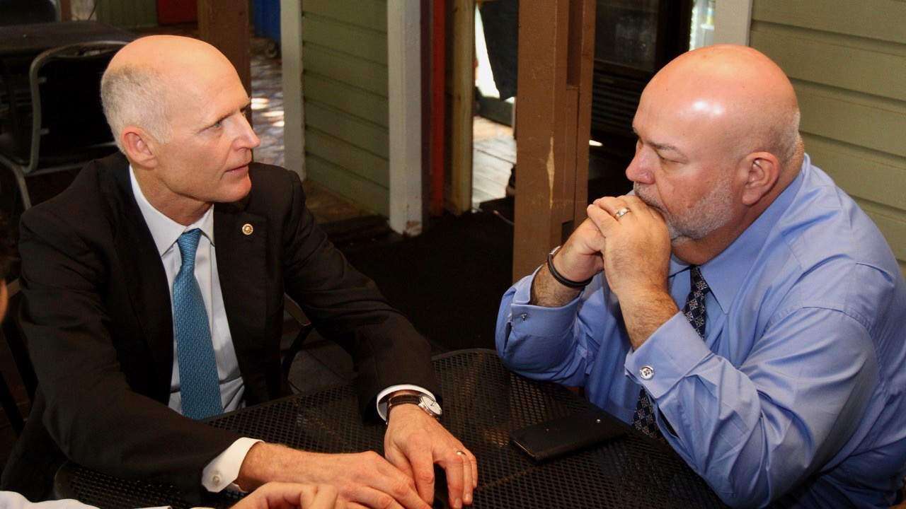 Johnny Méndez se reúne con el senador federal, Rick Scott