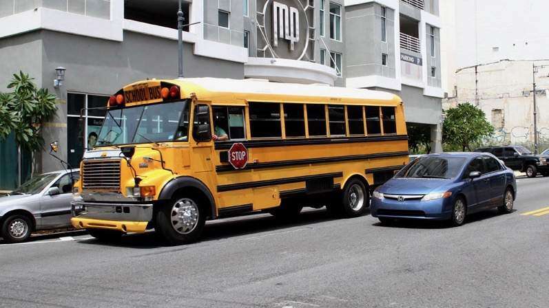 Se incendia guagua escolar que transportaba menores en Caguas