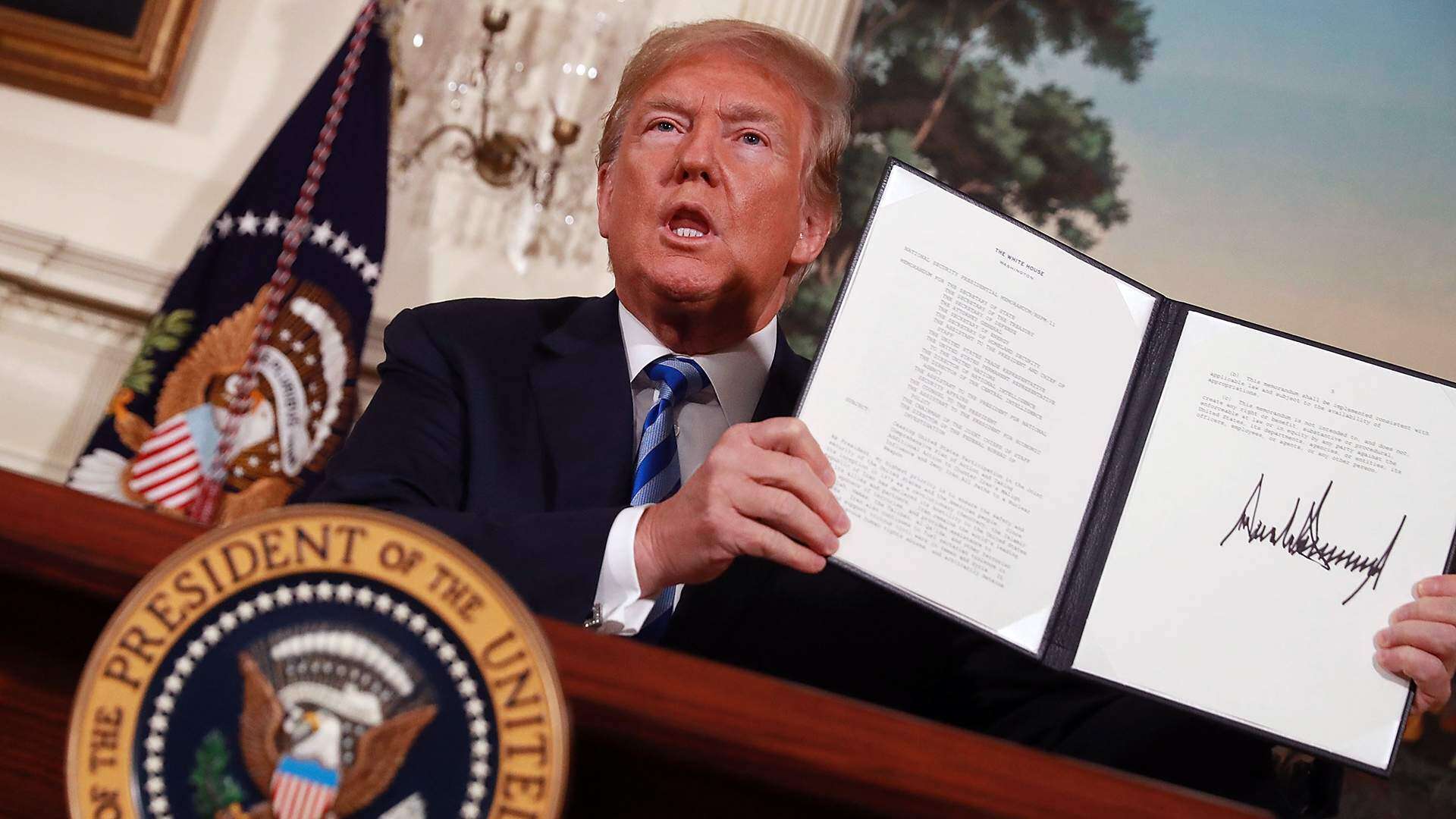 Sobre la mesa de Trump pagar el muro con dinero de El Chapo