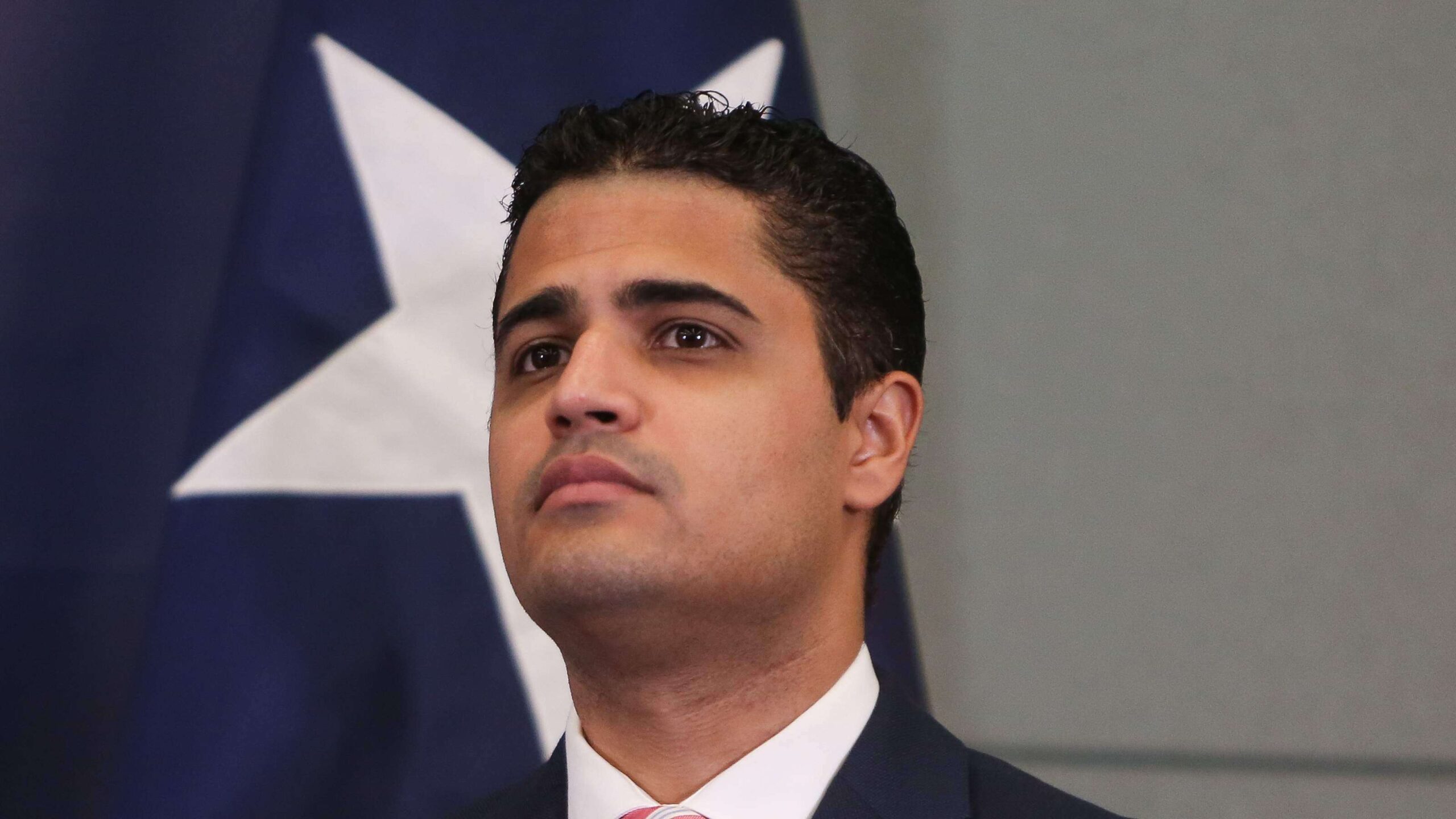 Rosselló nombra a sustituto para Alfonso Orona