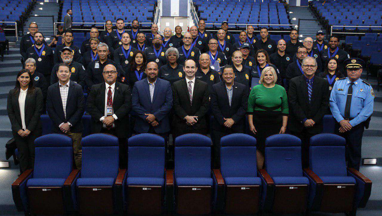 Inspectores se gradúan como policías