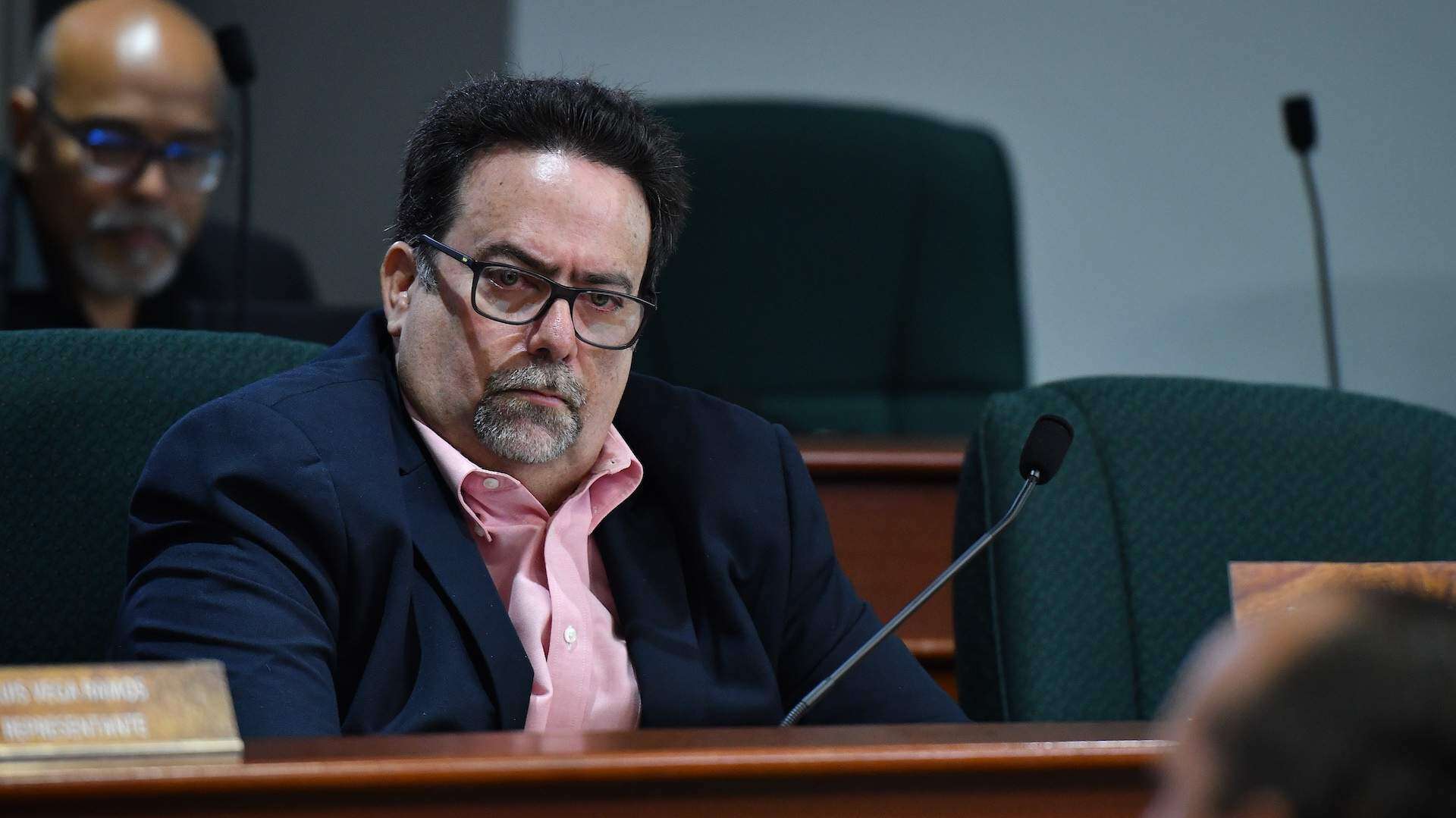 Denis Márquez pide investigar despidos de empleados en probatoria