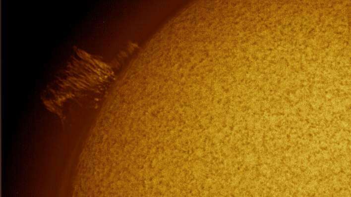 Captan protuberancia solar desde Río Piedras