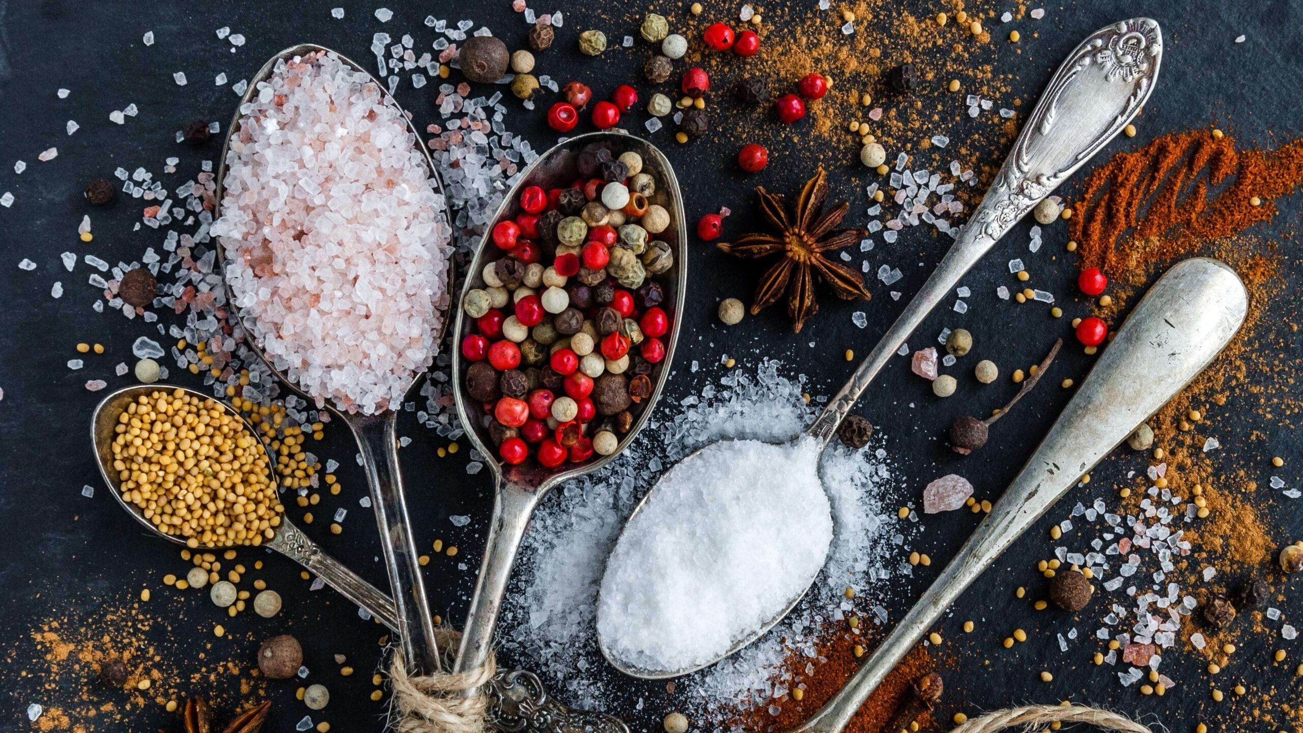 5 sustitutos saludables para eliminar el consumo de sal