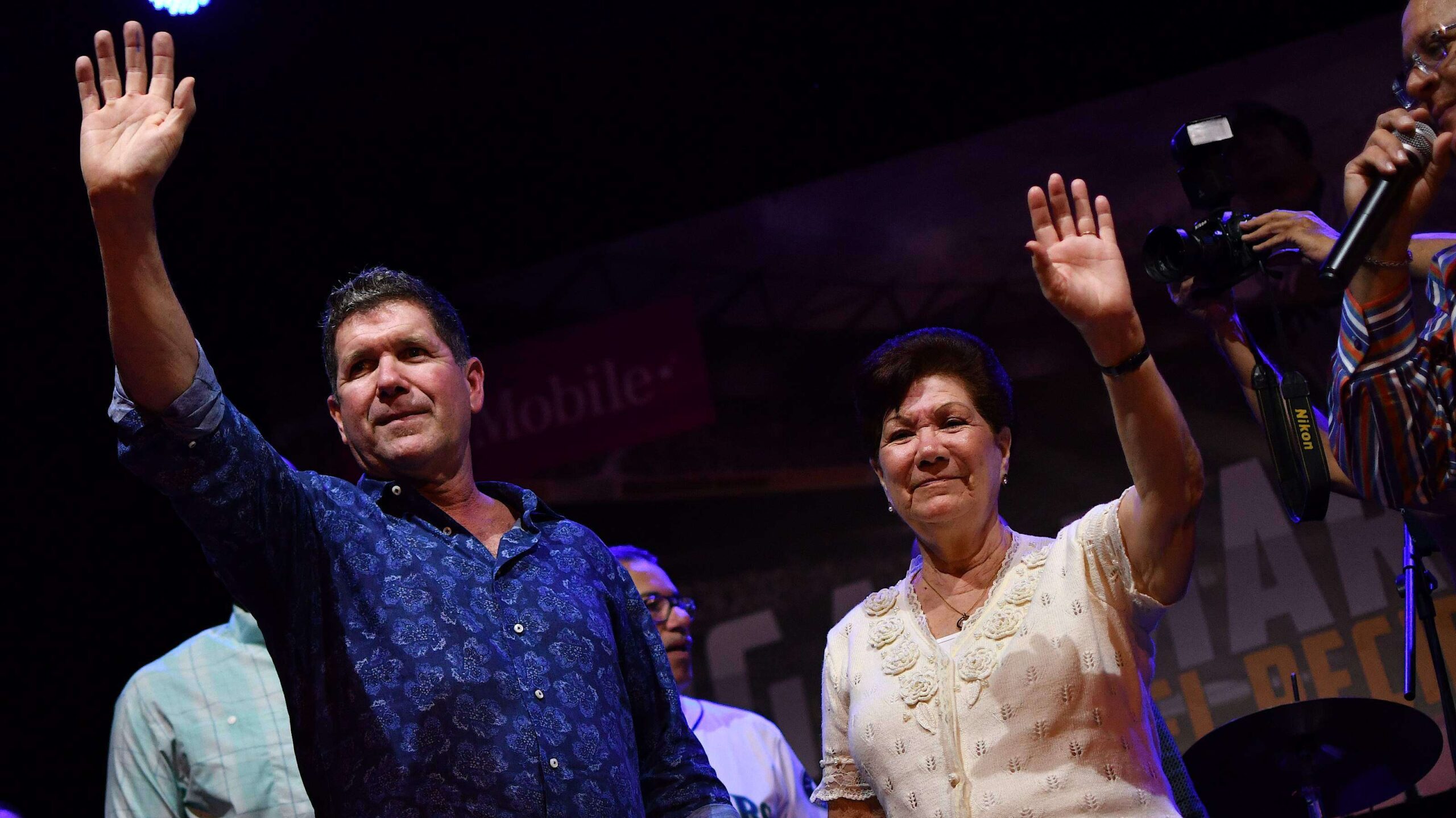 Recibimiento de Edgar Martínez en su natal Dorado