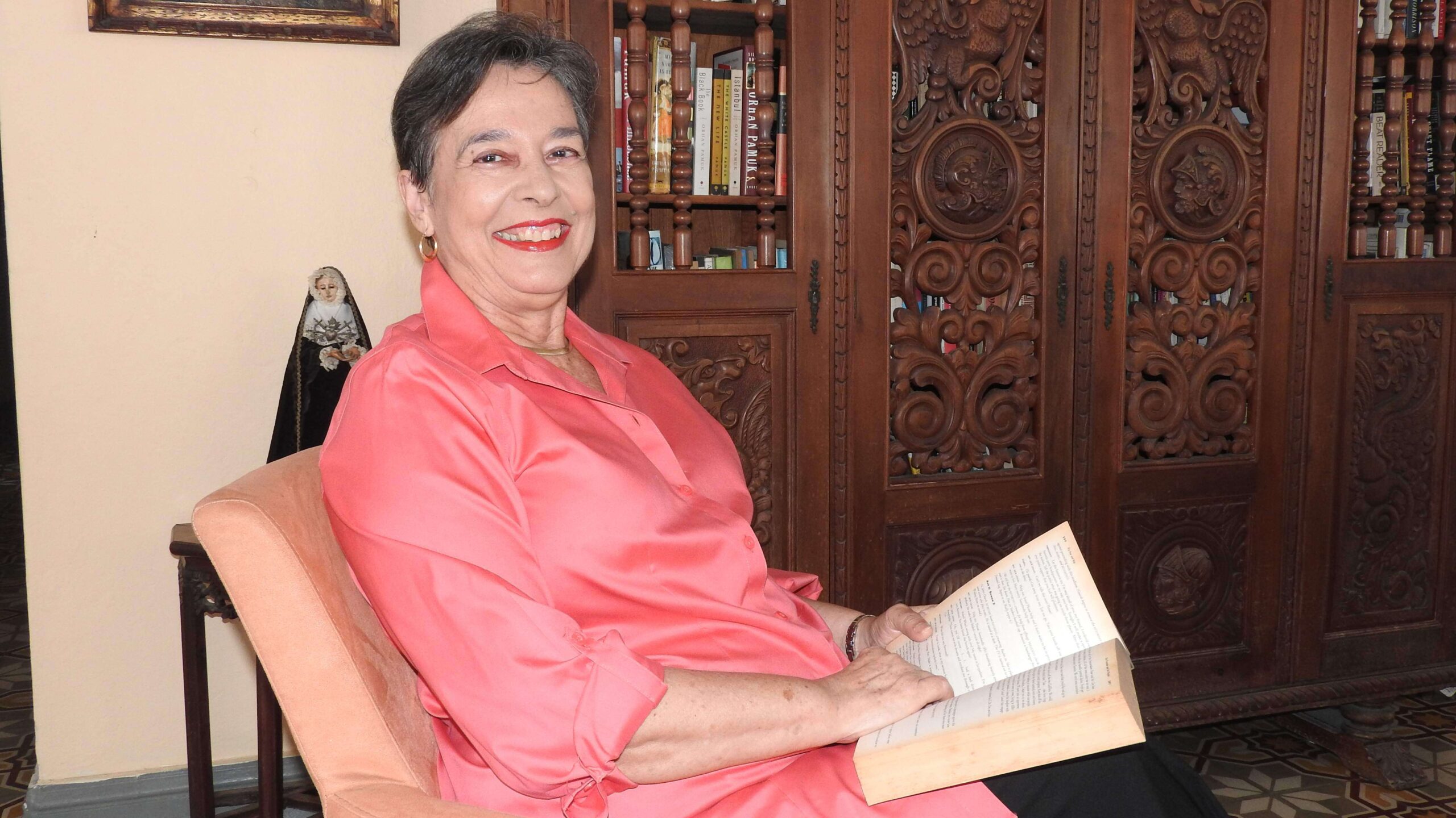 Otorgan distinción Humanista del Año a Carmen Dolores Hernández