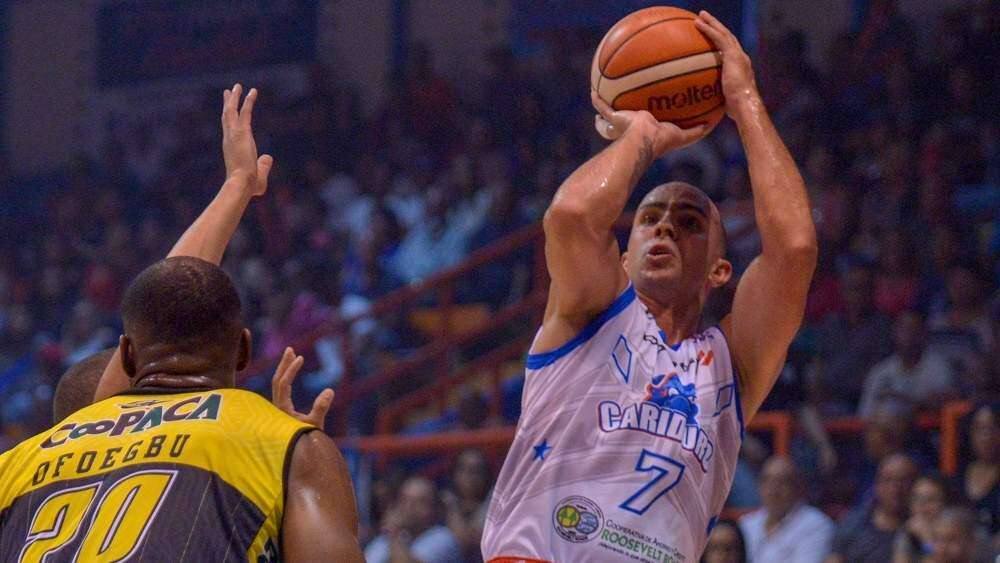 Aprobado pase de Carlos Arroyo a los Leones de Ponce