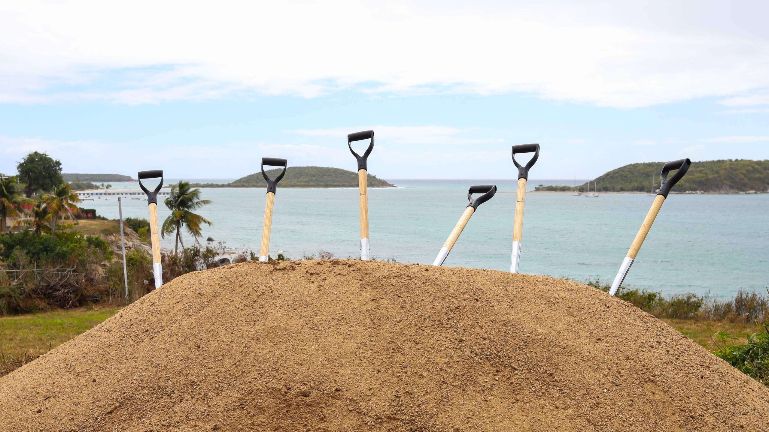 Colocan la primera piedra de lo que será el Hotel Zafira en Vieques