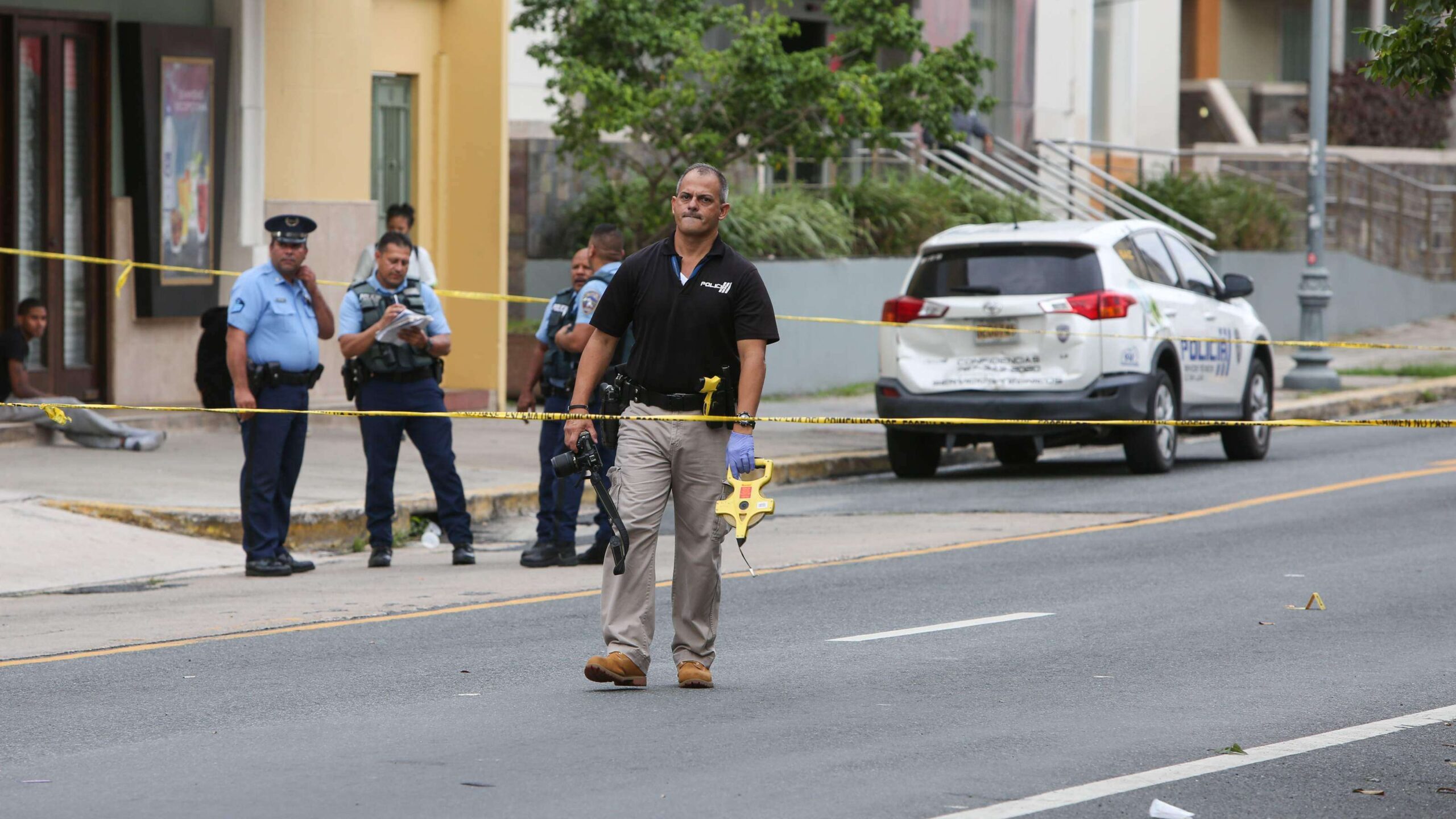 Chocan dos motociclistas y uno abandona la escena y su vehículo