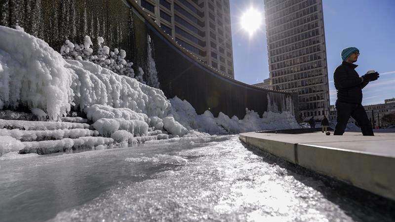 Nueva York amanece cubierto de nieve