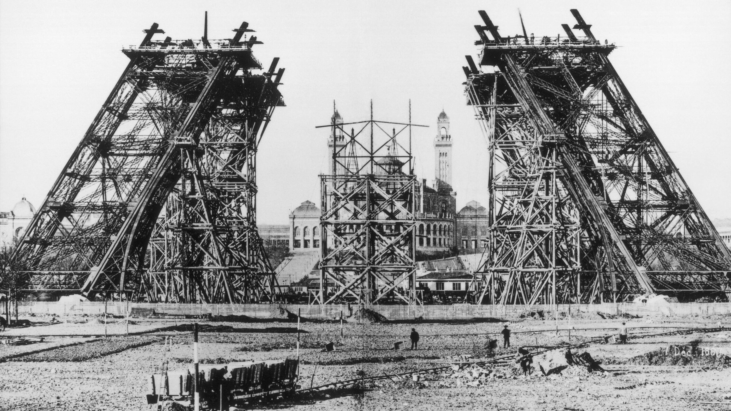 La Torre Eiffel celebra su aniversario 130