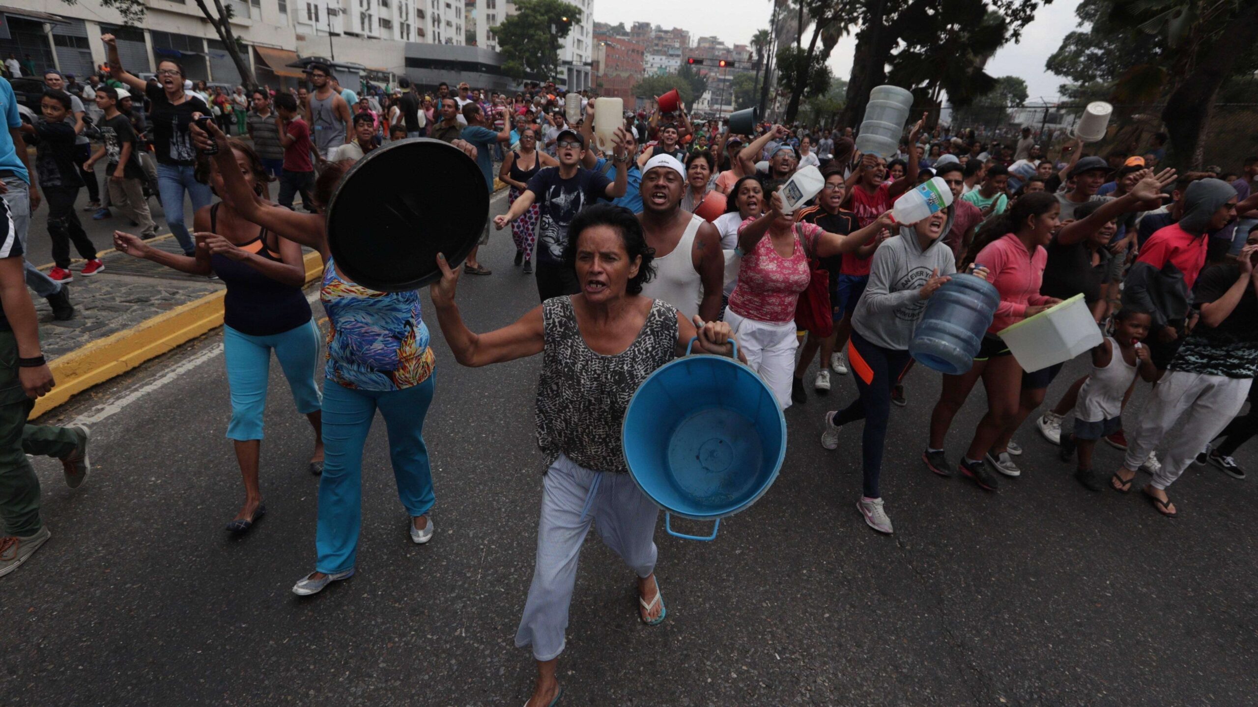 Apagones en Venezuela desembocan en protestas