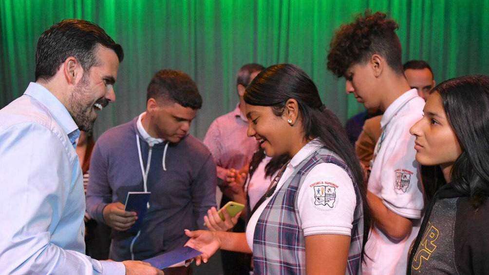 Regalan boletos a estudiantes para el concierto de Bad Bunny