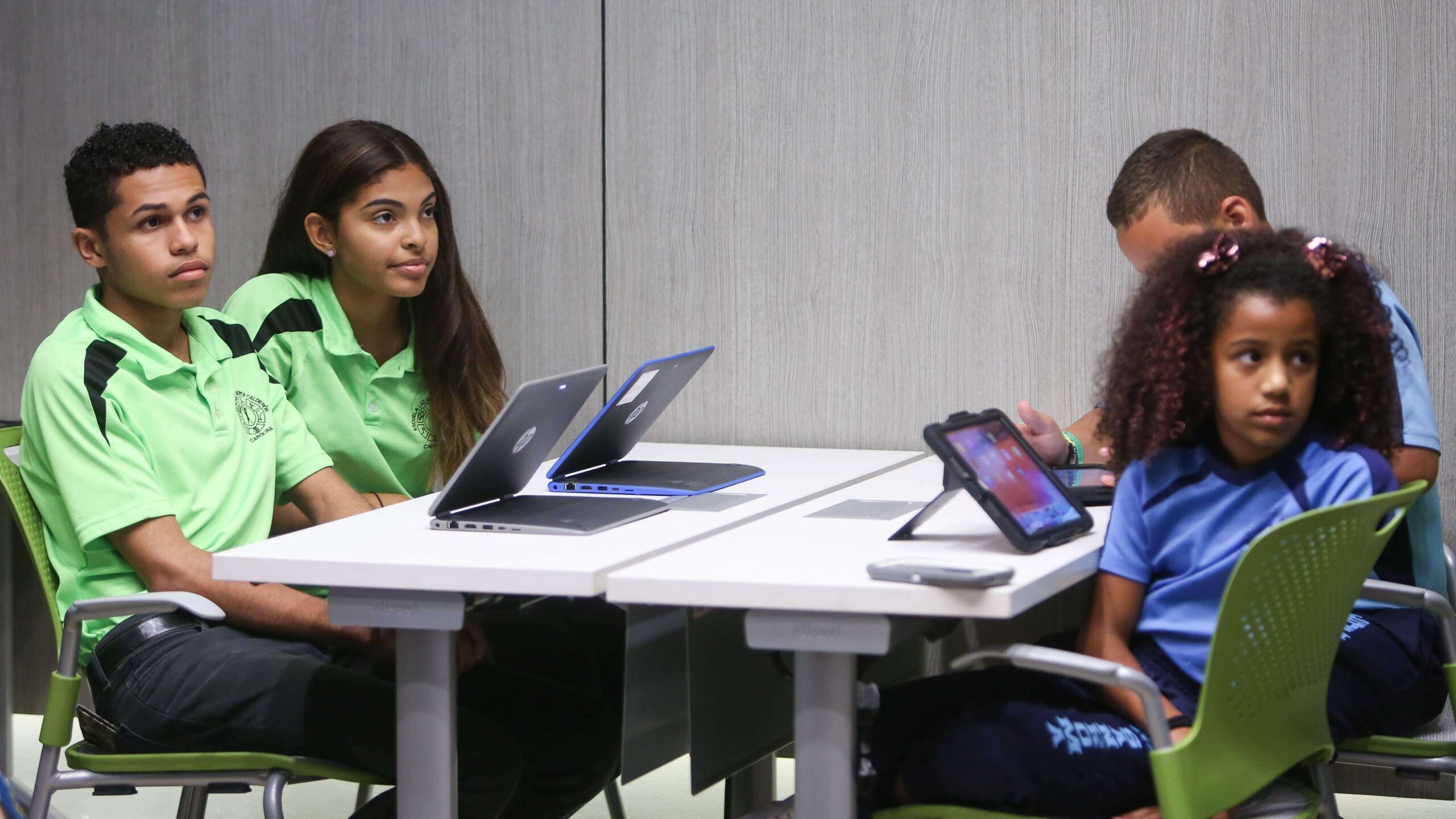 Rosselló entregará miles de laptops a estudiantes