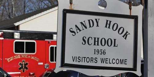 Se suicida padre de una de las víctimas de Sandy Hook