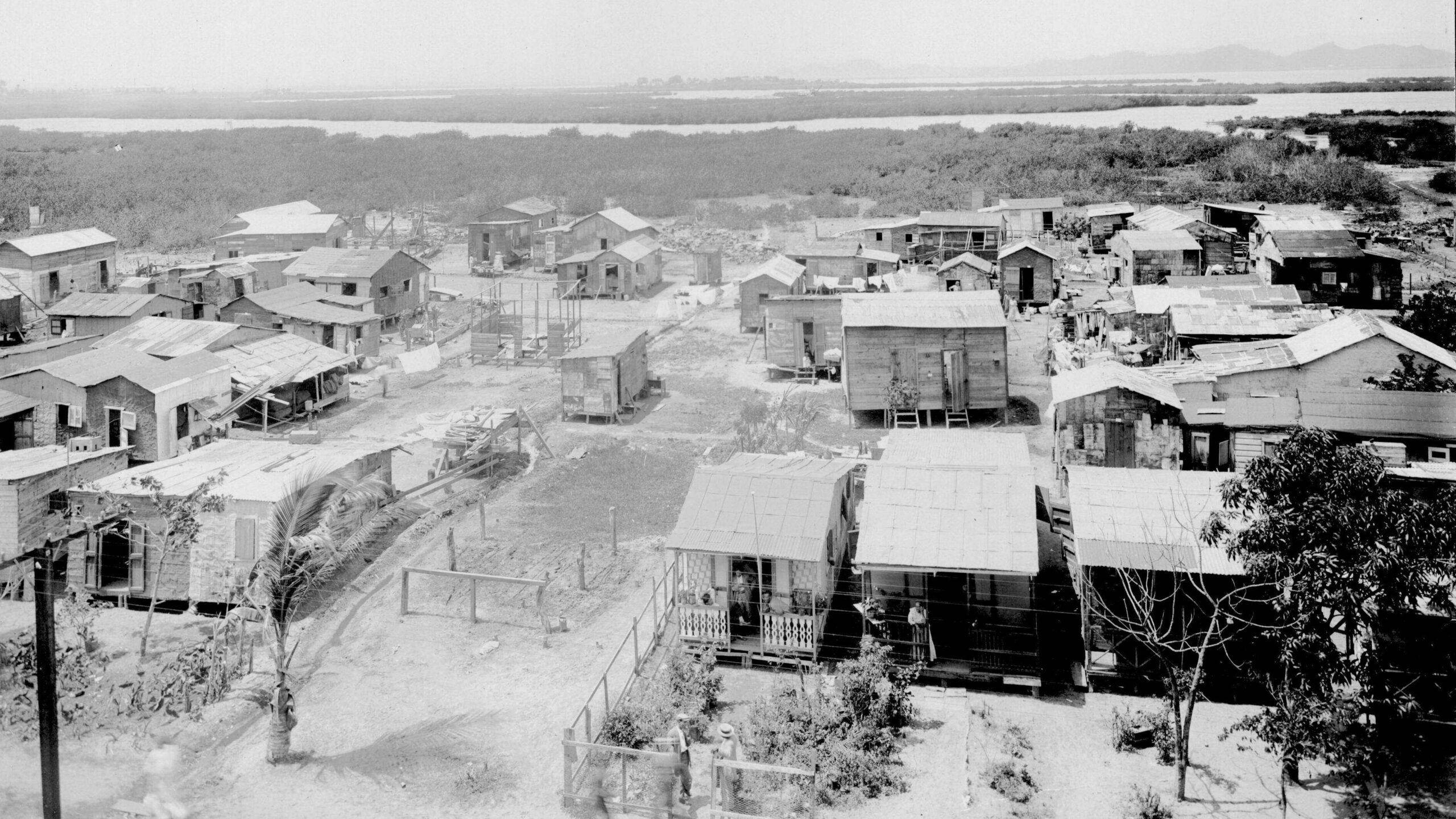 Las barriadas que arropaban la orilla del Caño Martín Peña