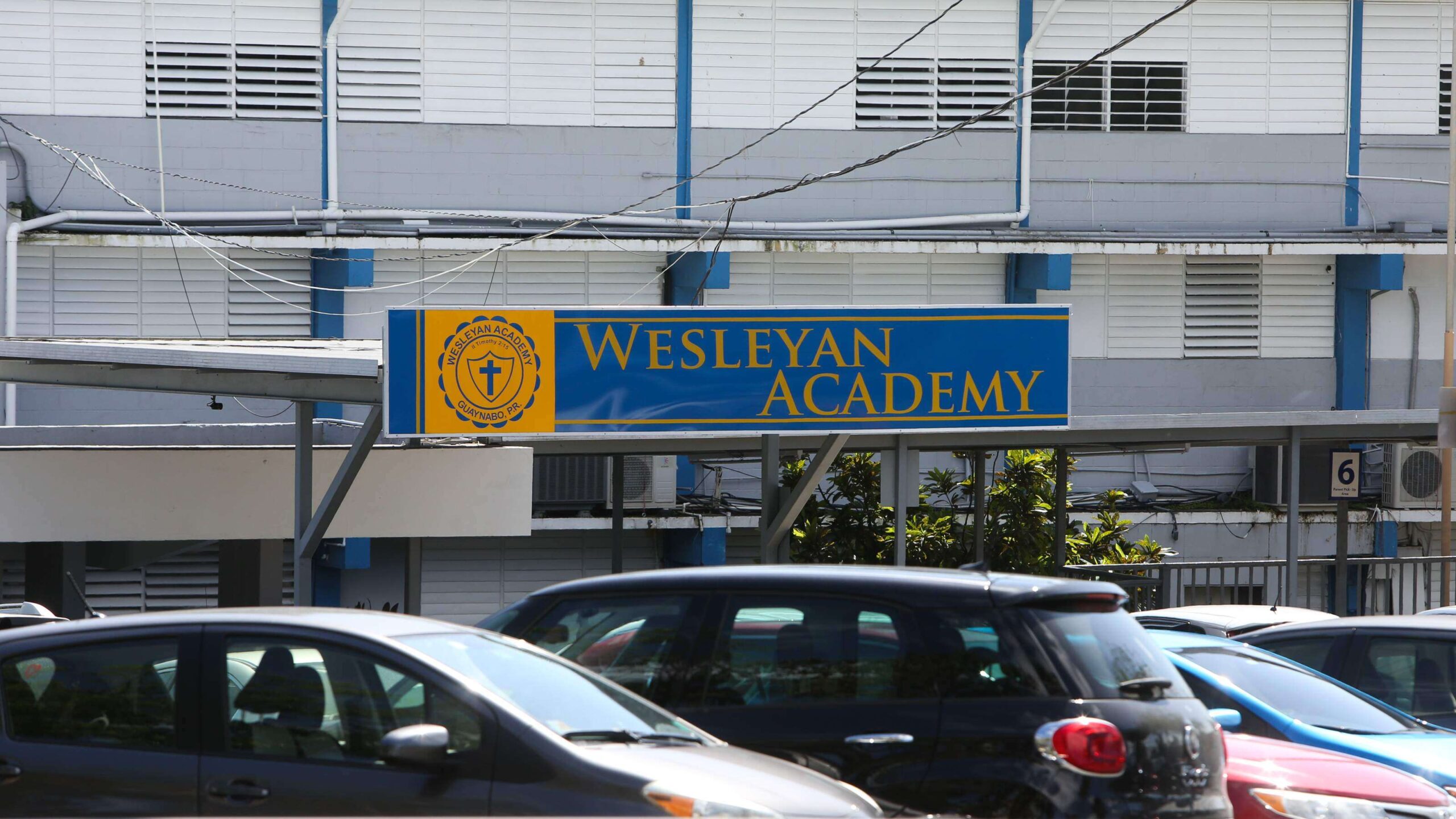 Expulsan a menor que amenazó con tirotear Academia Wesleyana