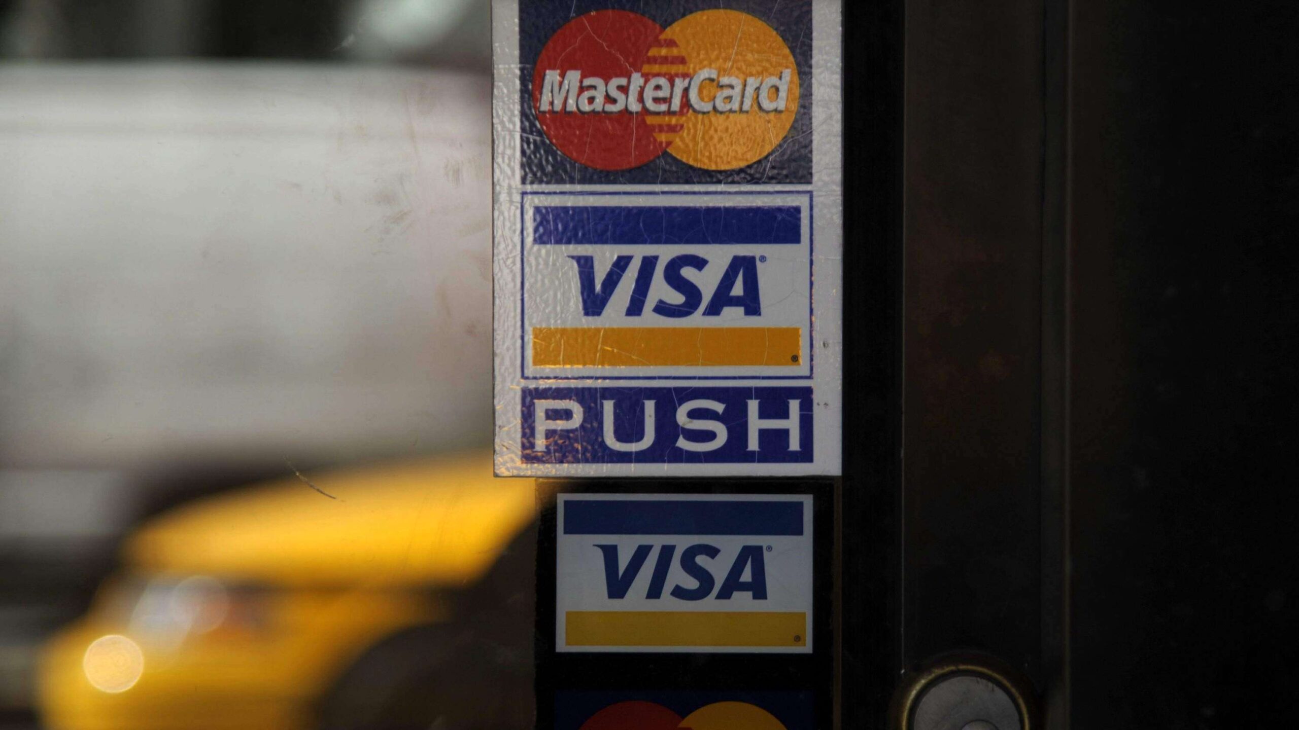 EE.UU. busca restringir transacciones de Visa y MC en Venezuela