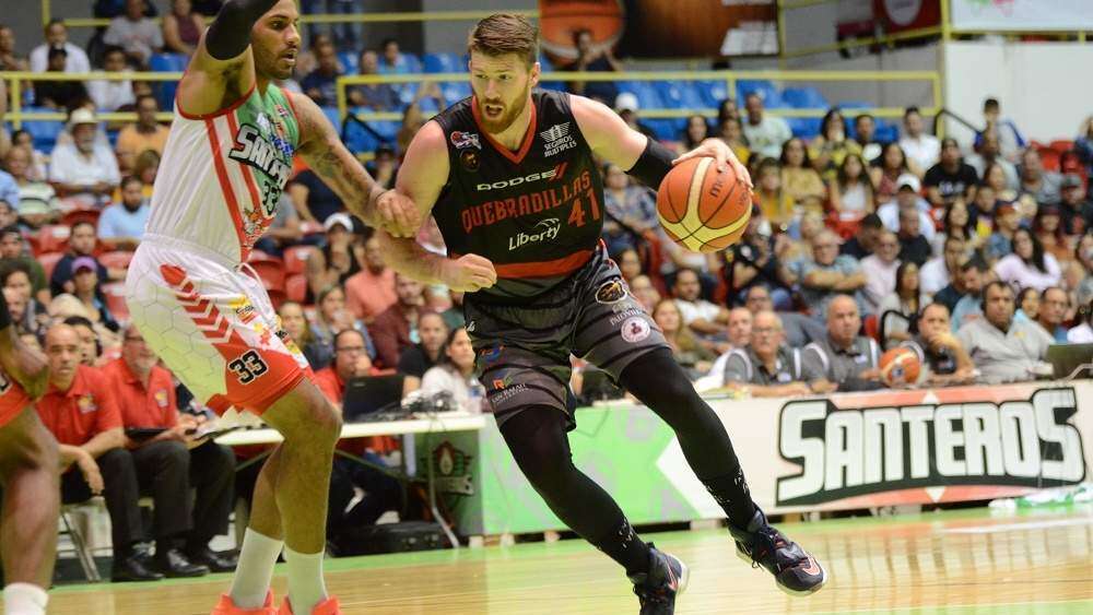 Empatan Piratas y Cariduros en el primer lugar