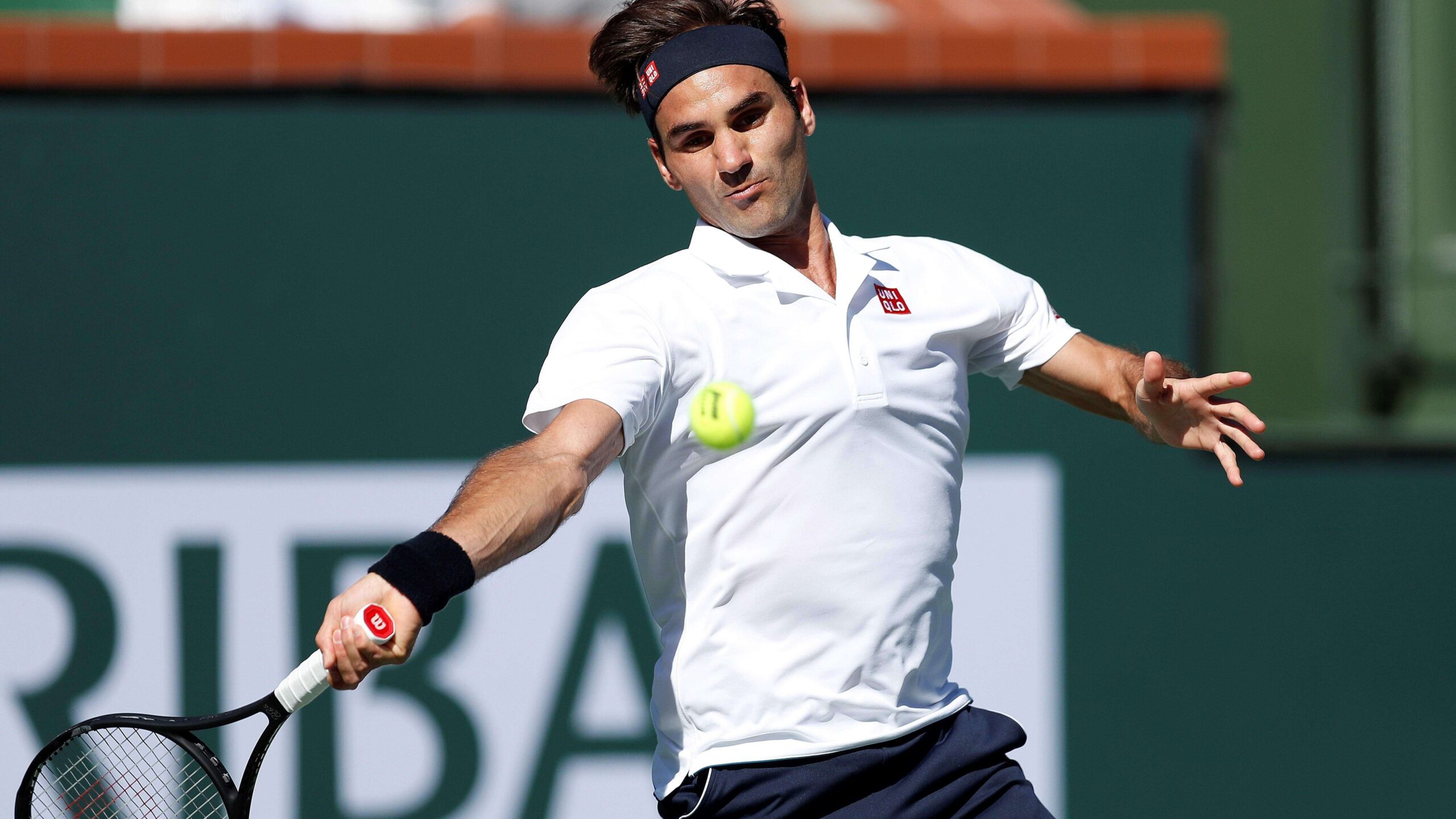 Federer clasifica a cuartos de final en Indian Wells