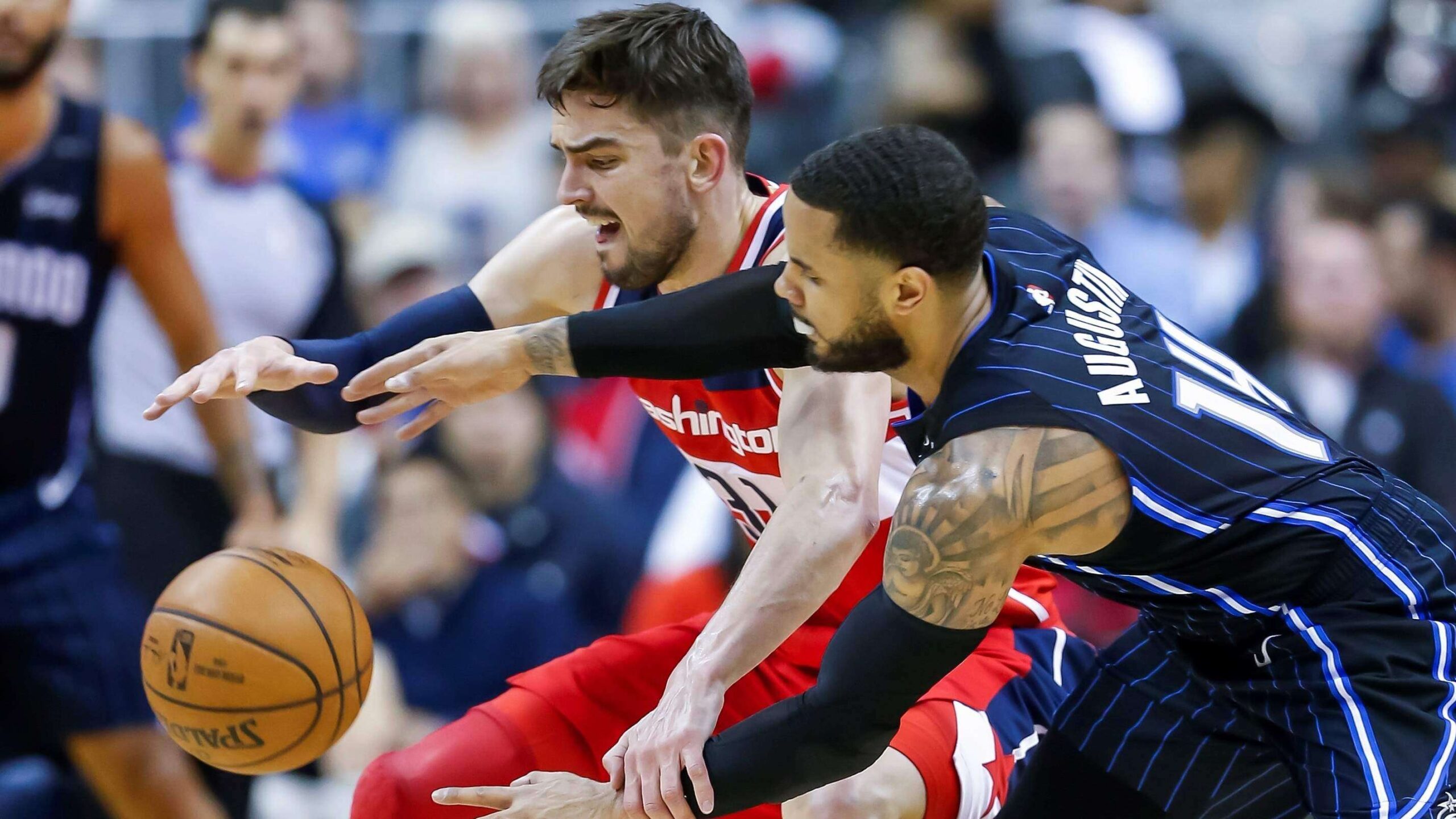 Warriors sudan para vencer a los Rockets