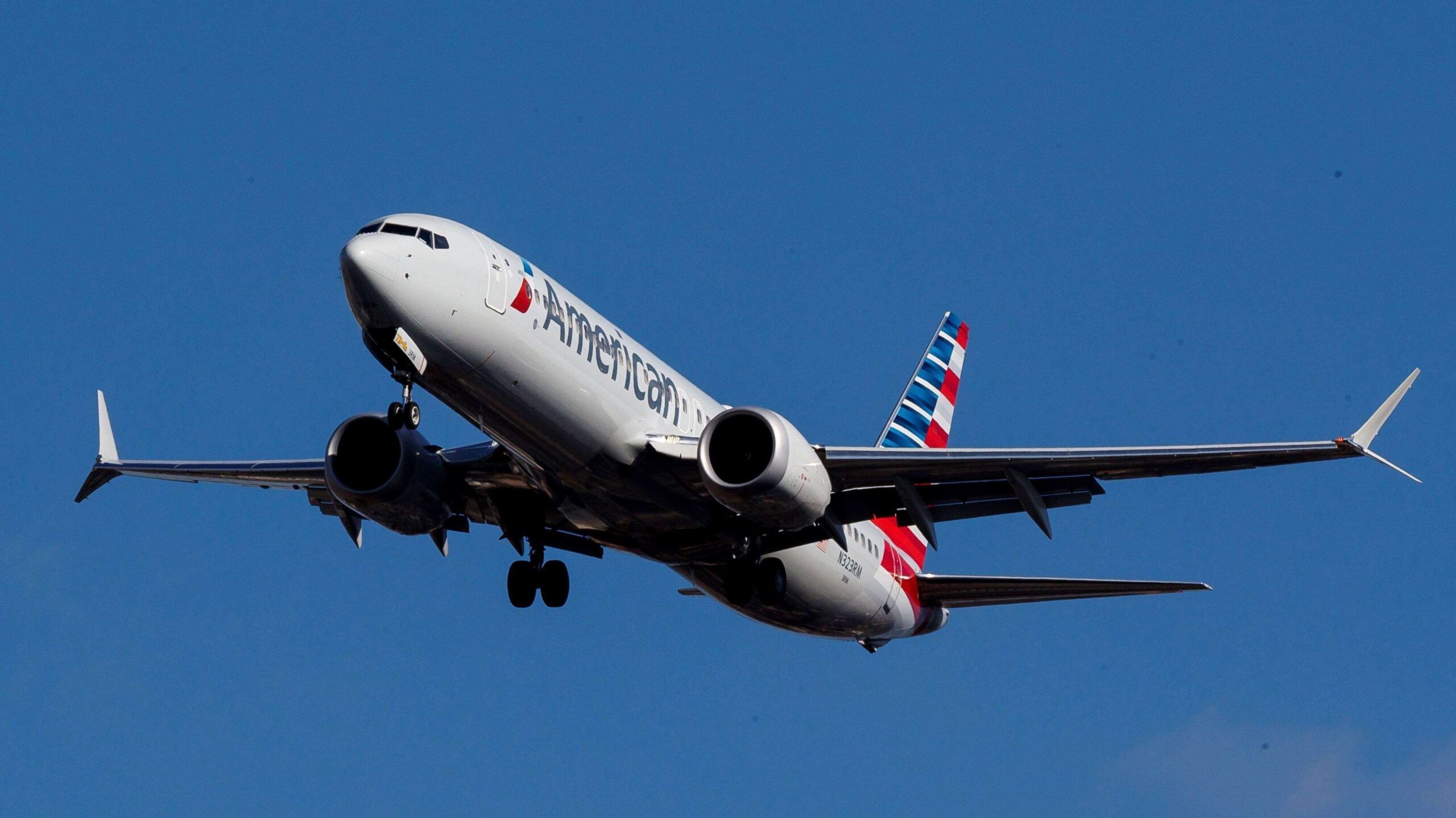 En apuros Boeing tras prohibiciones de sus aviones accidentados