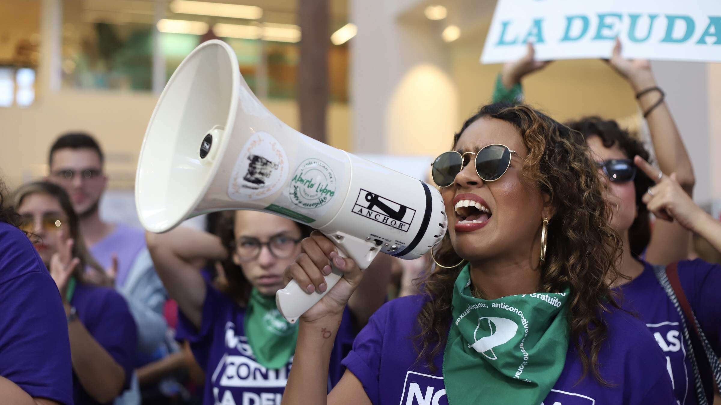 ‘Embargo feminista’ contra la banca en Plaza Las Américas