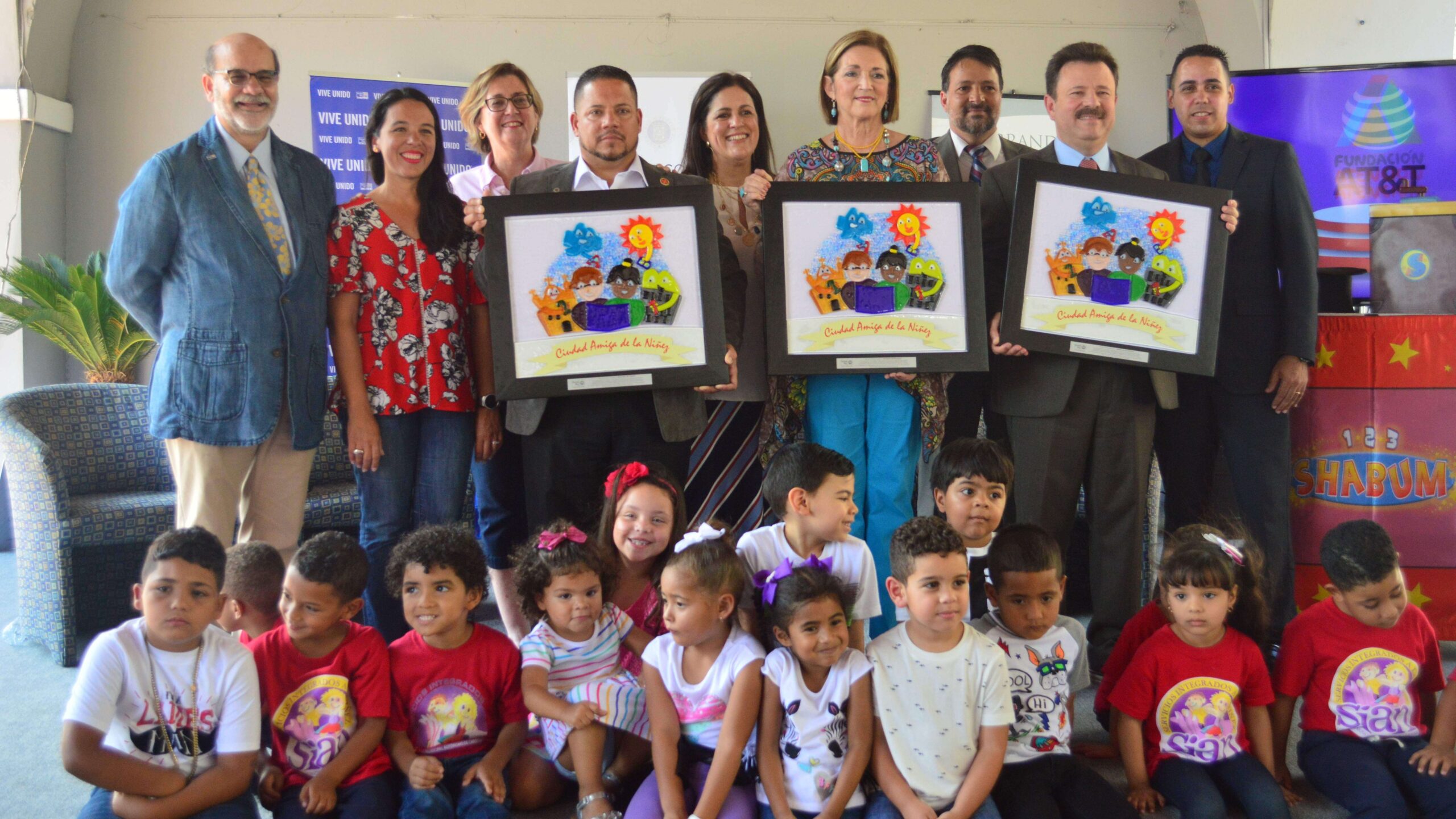 Premian a tres municipios por su apoyo al desarrollo de la niñez