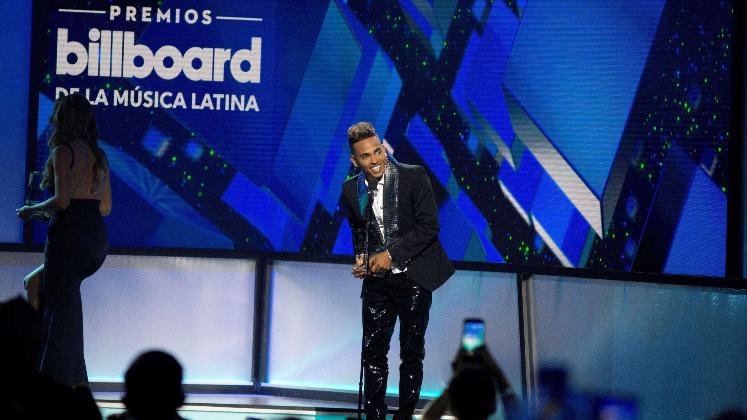 Ozuna arrasa con premios Billboard Latinos