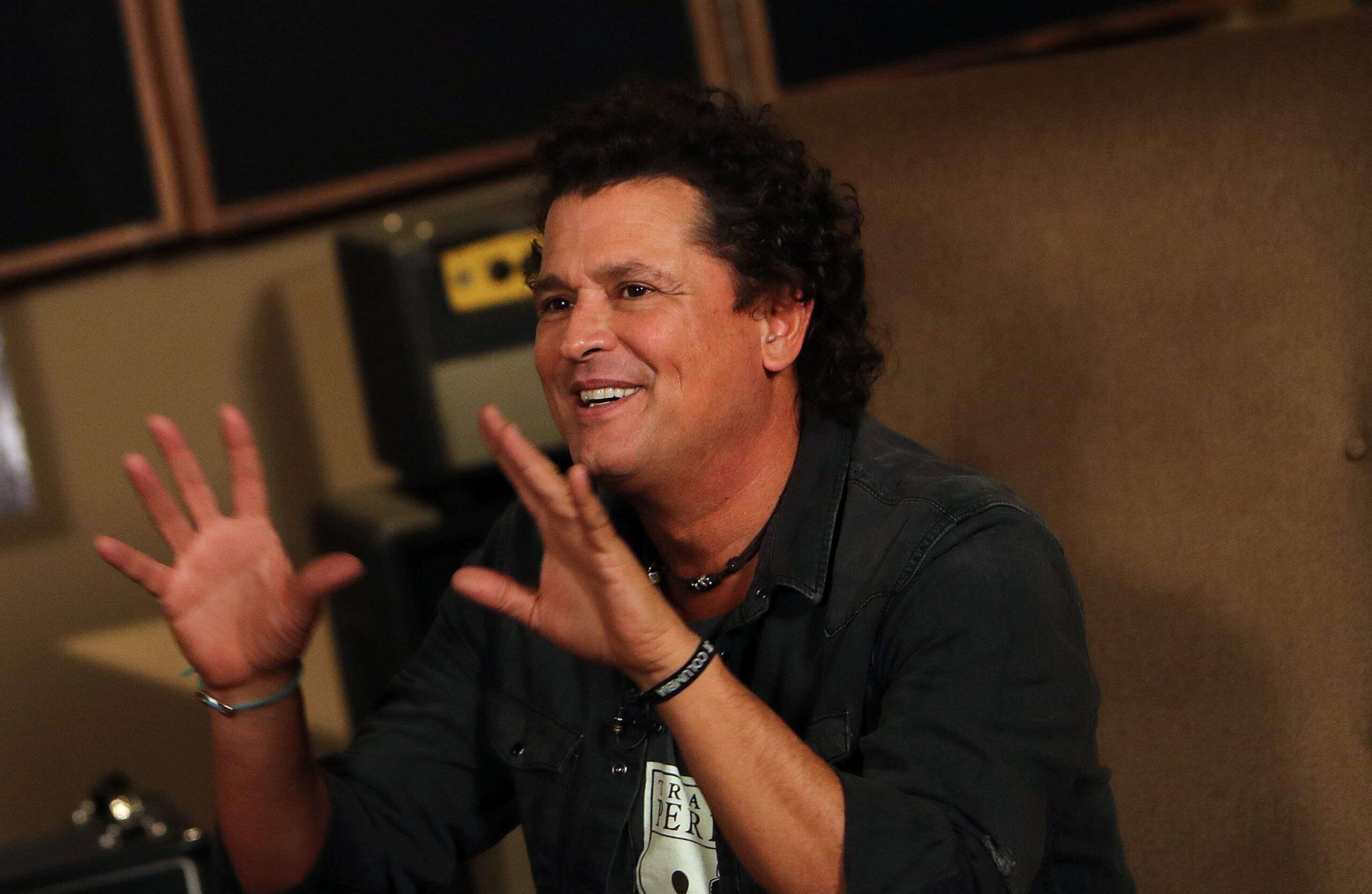 Carlos Vives pide reducir el uso de plásticos
