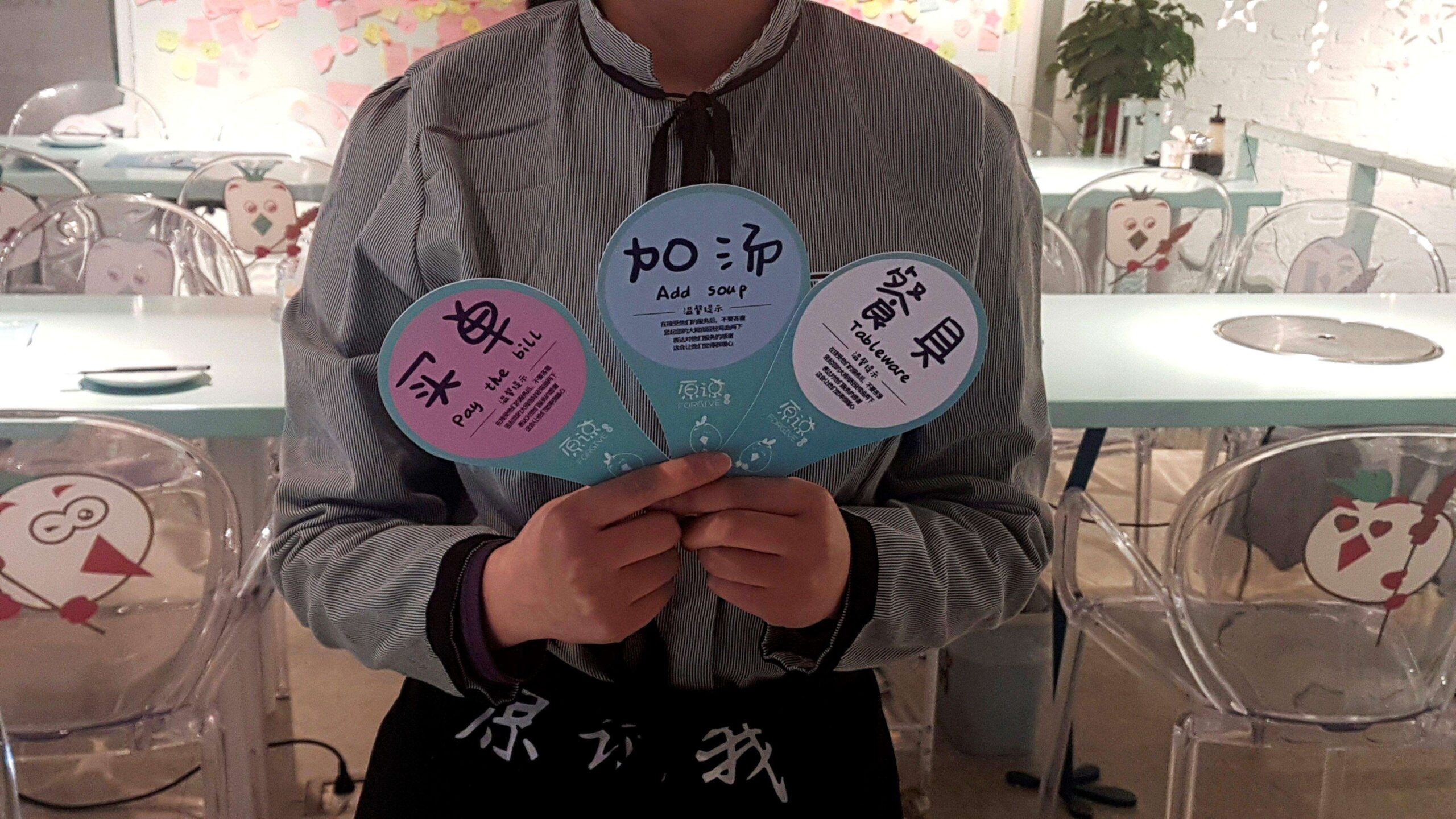 China crea restaurante ‘silencioso’ operado por personas sordas