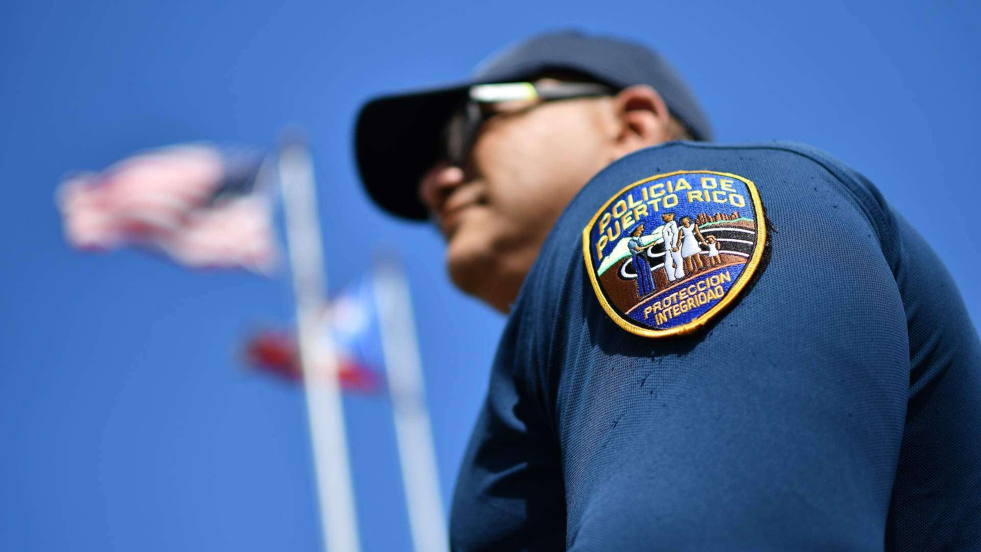 Policías usan ‘taser’ para intervenir con un joven