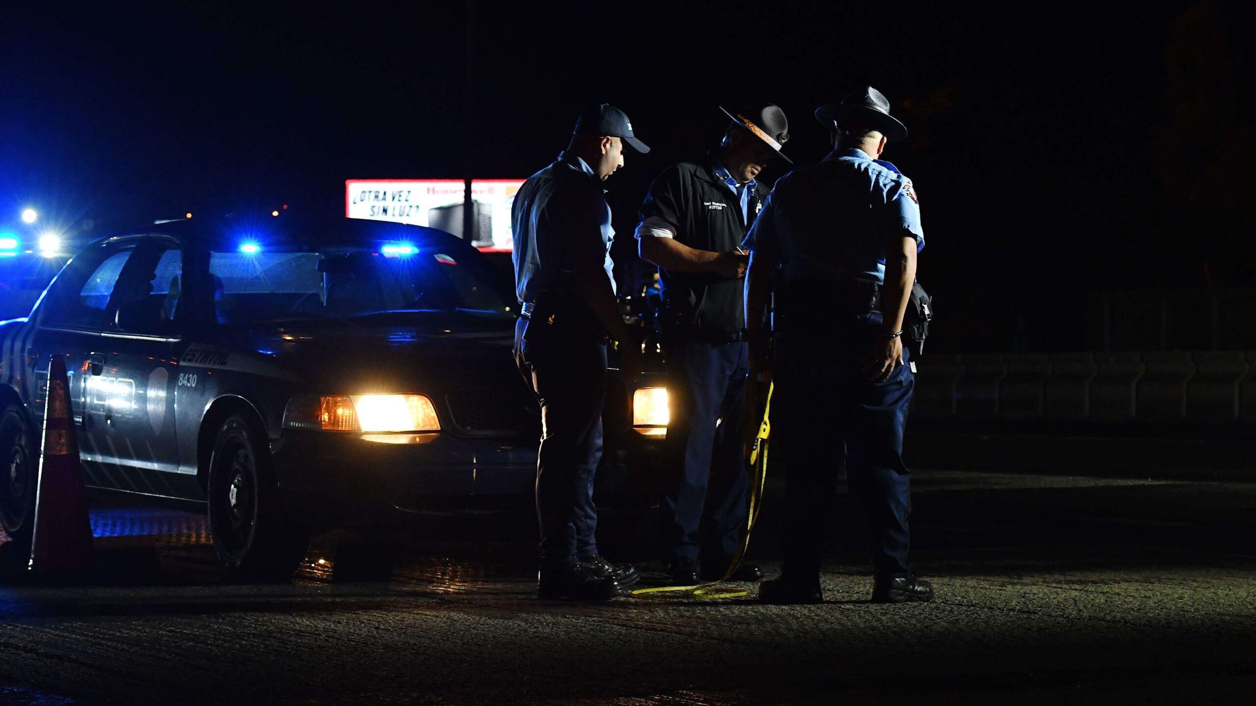 Ordenan el cierre de varios negocios tras operativo policiaco