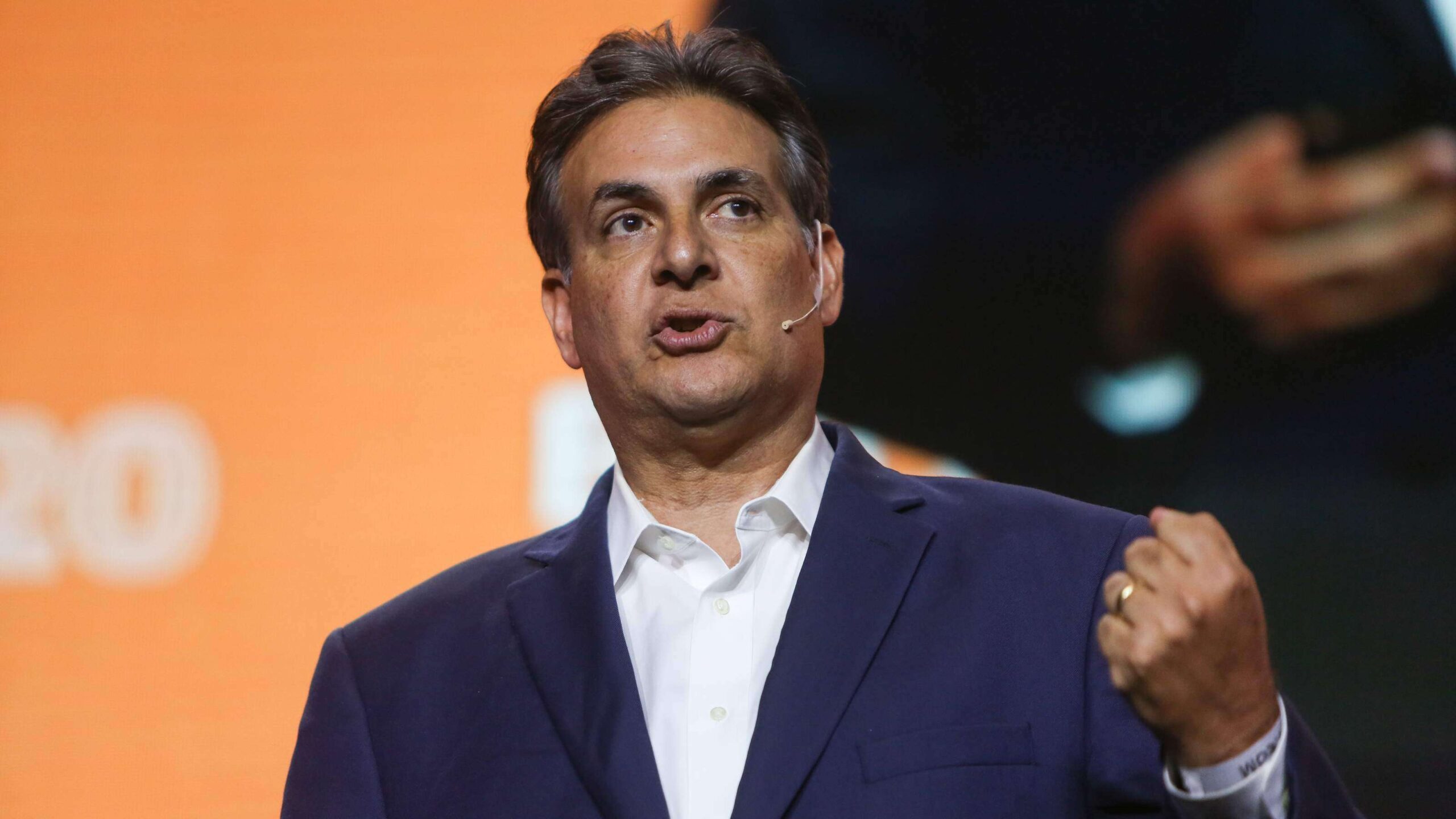 Bhatia apela a la transparencia para obtener documentos del presupuesto