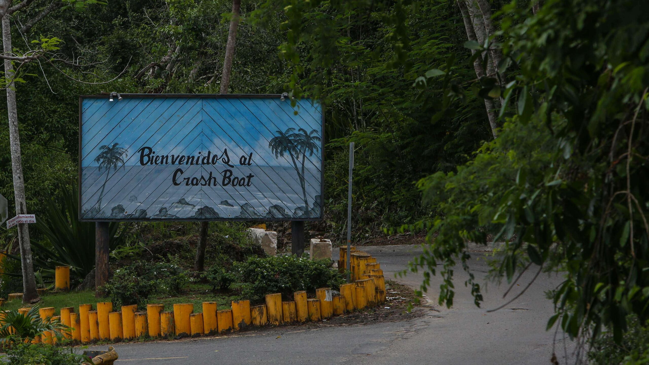 Lo acuchillan por la espalda en estacionamiento de Crash Boat