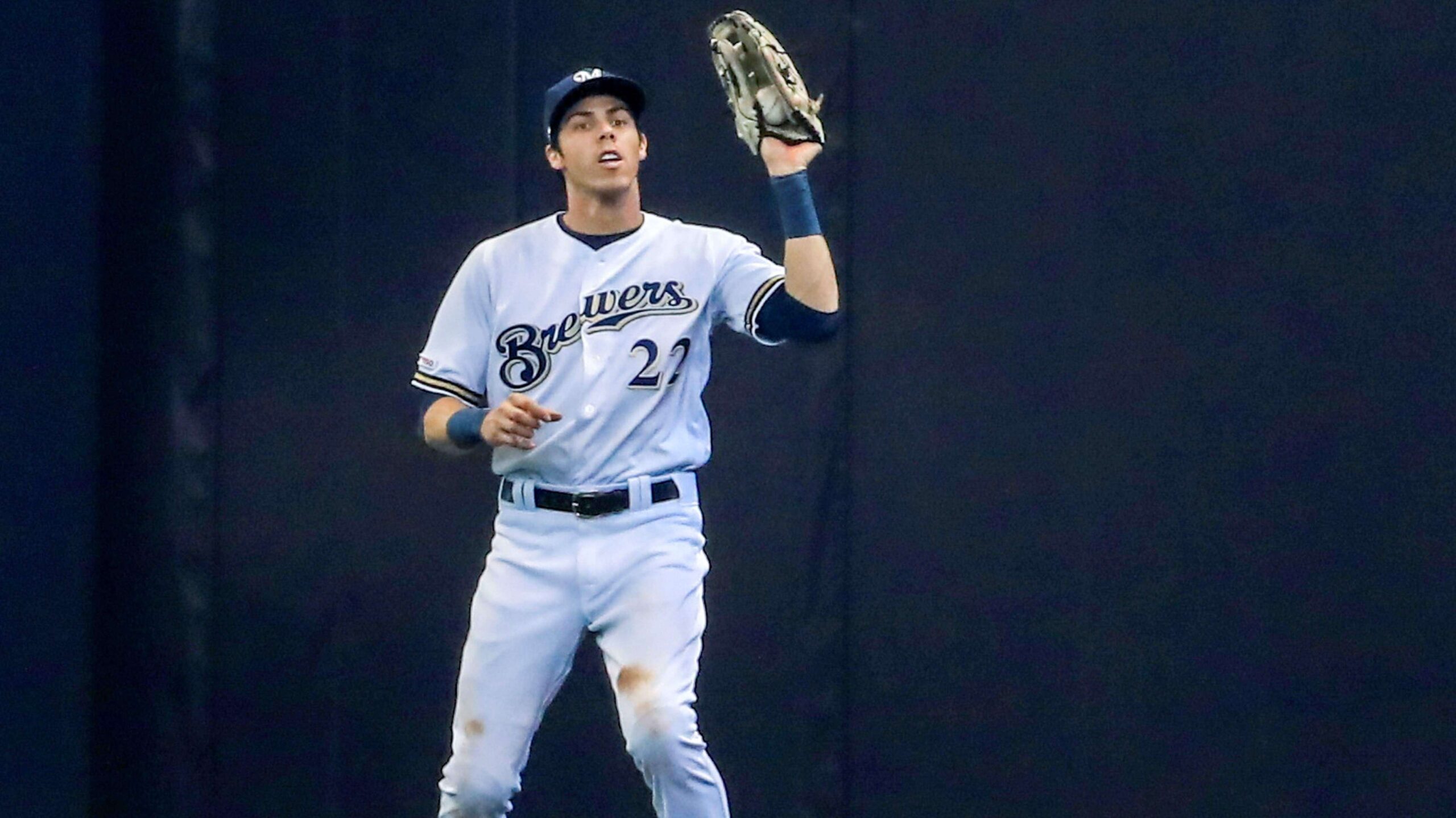 Yelich conecta tres cuadrangulares