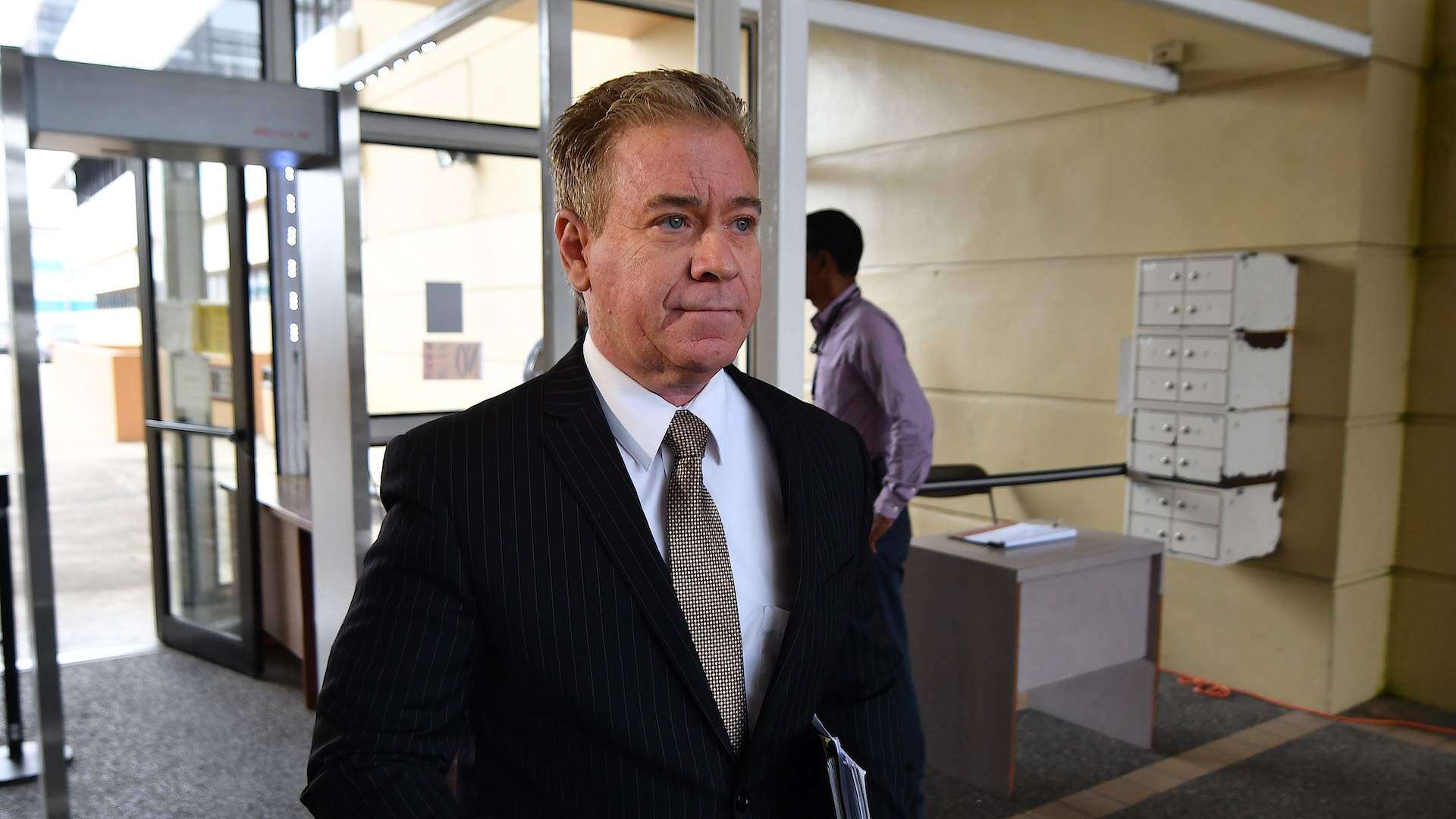 Somoza se salva de juicio pagando $300