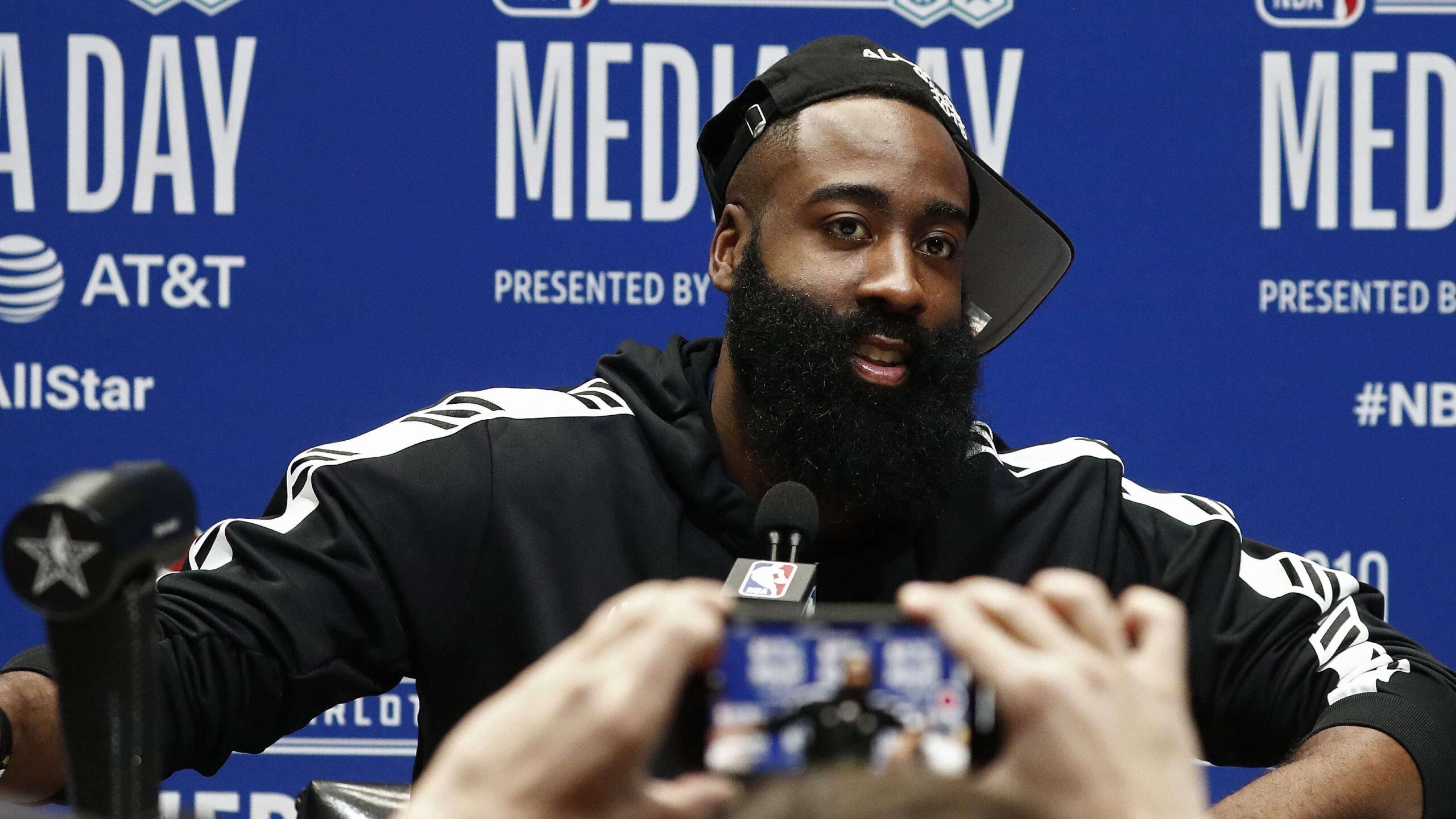 Bucks y Rockets arrollan a sus rivales