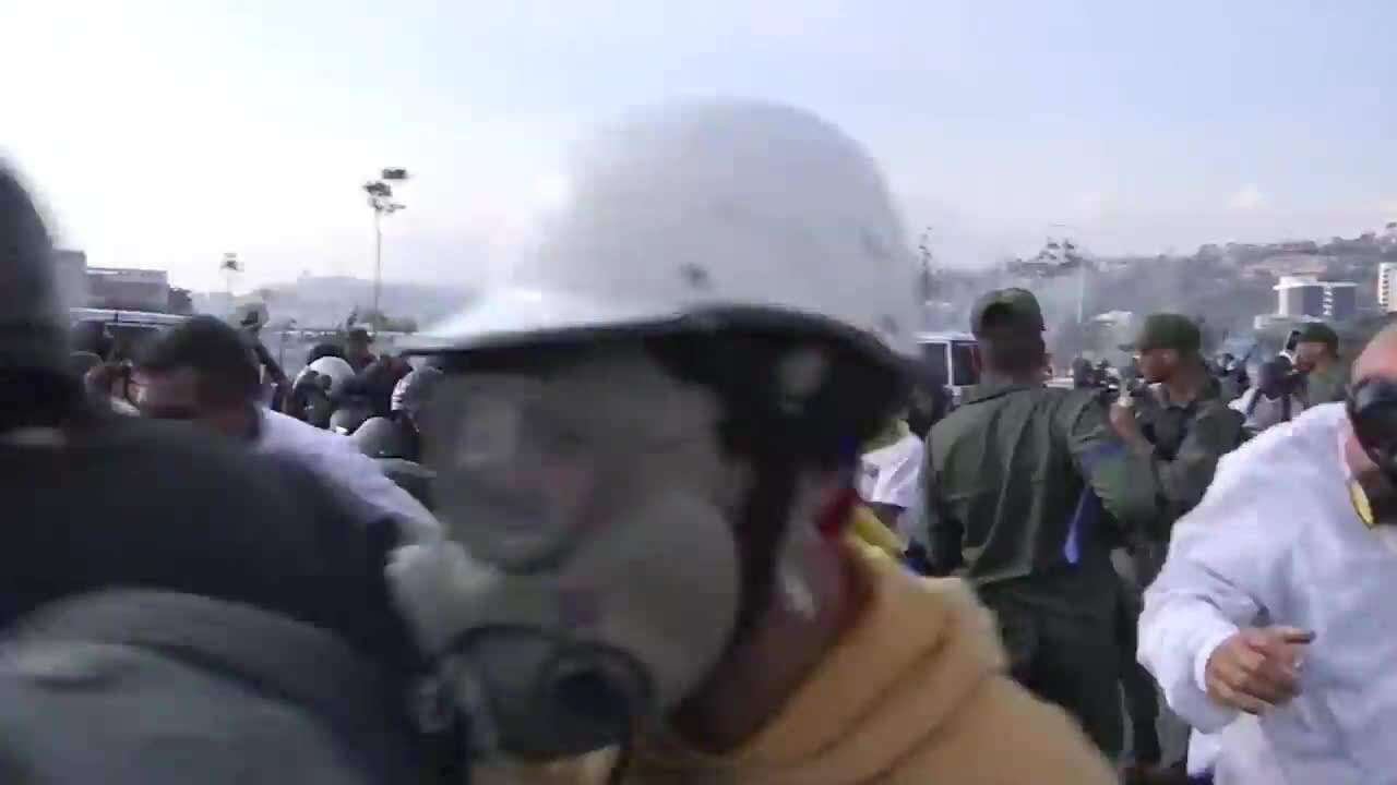 Disparos y gases lacrimógenos hoy en Caracas