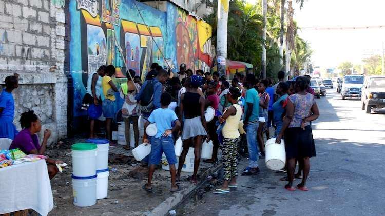 Sin control la extracción de agua en Haití