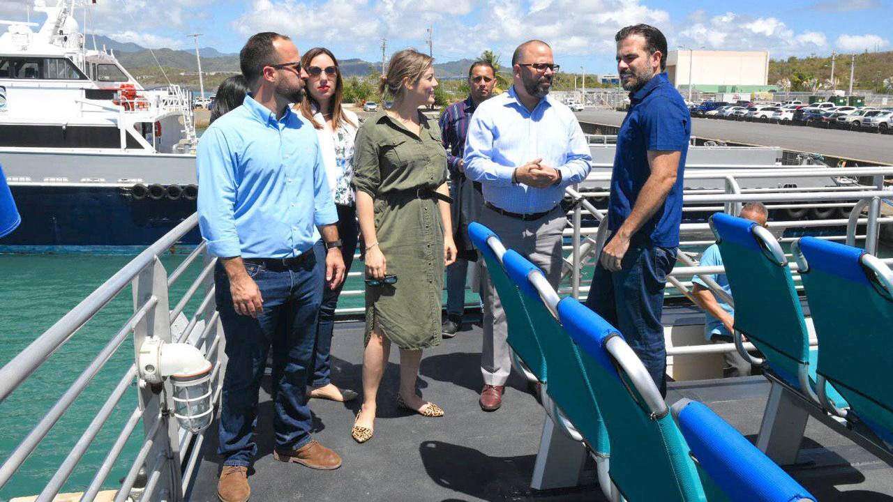 Rosselló inspeccionó terminal de lanchas en Ceiba