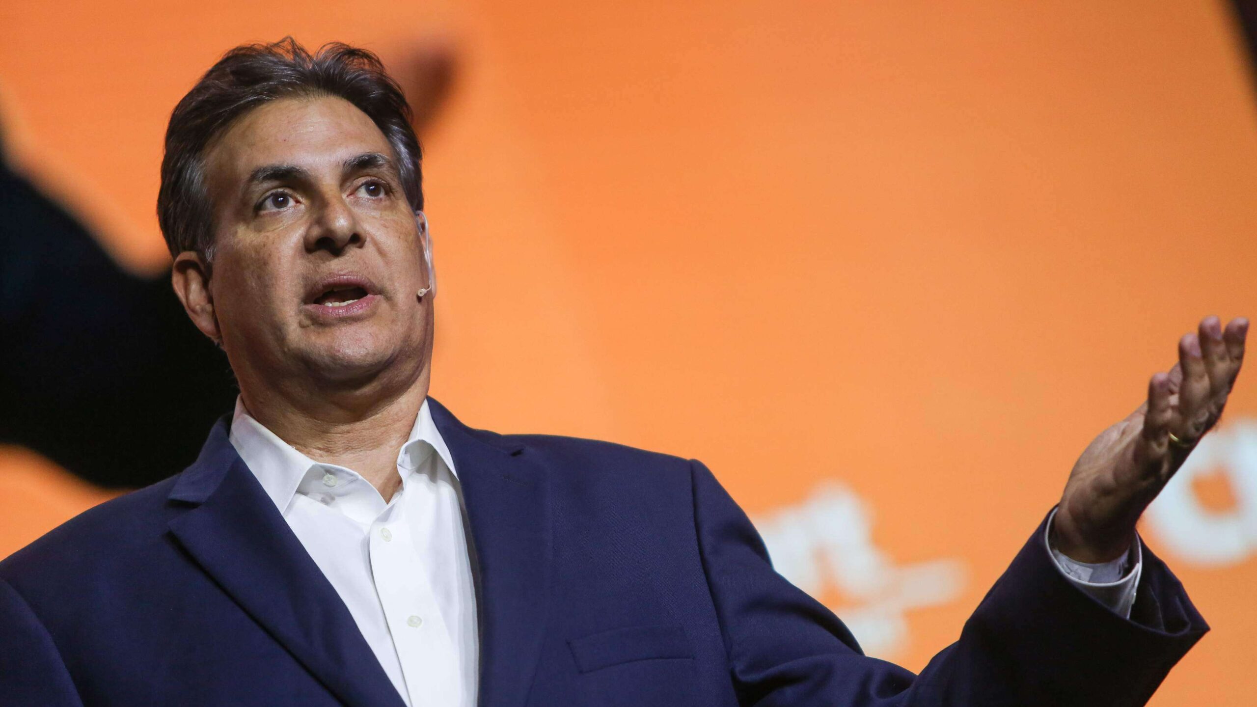 Bhatia se lava las manos y dice que el antiético es Rosselló