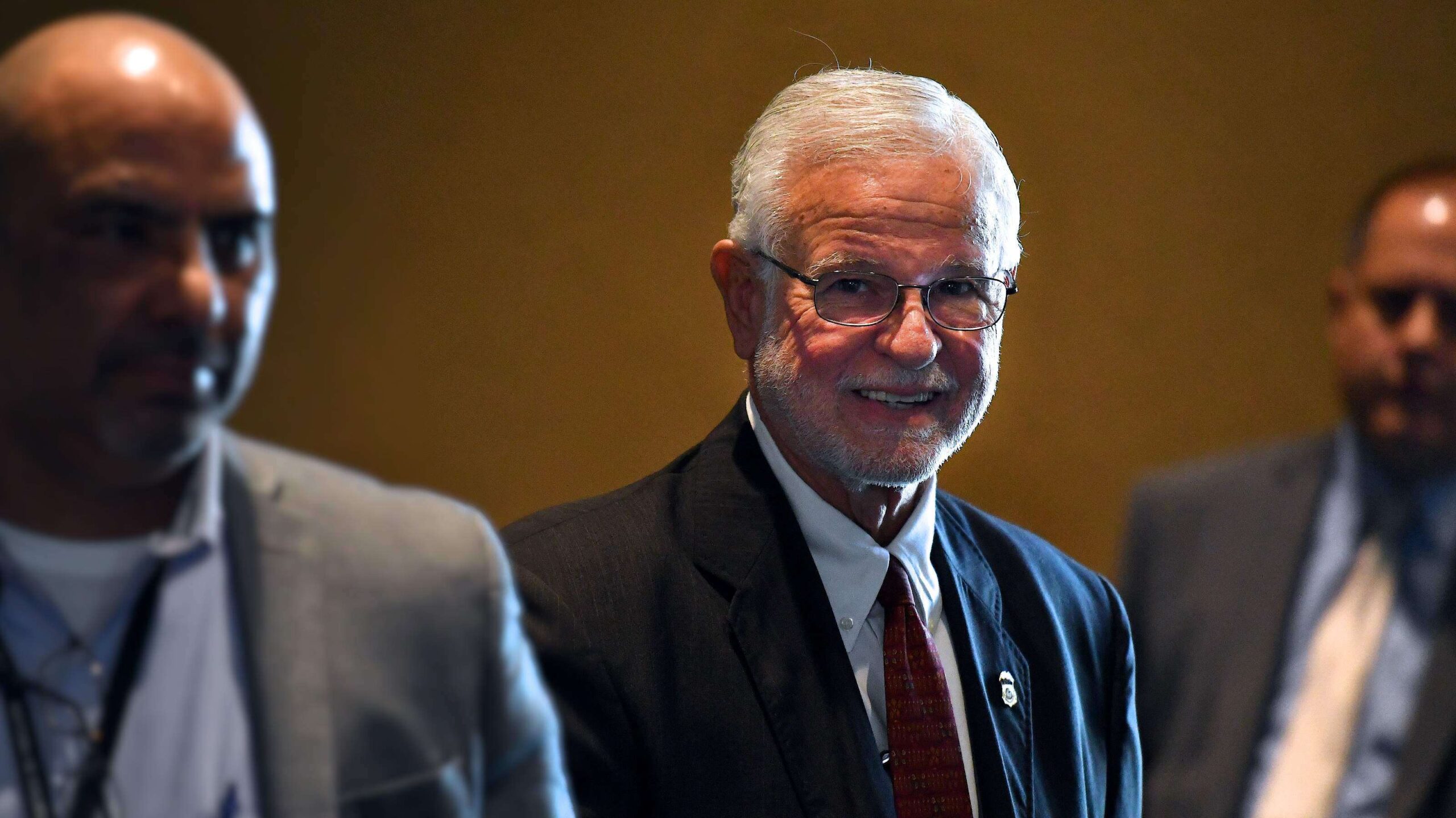 No van a extrañar a Pesquera ni su salario