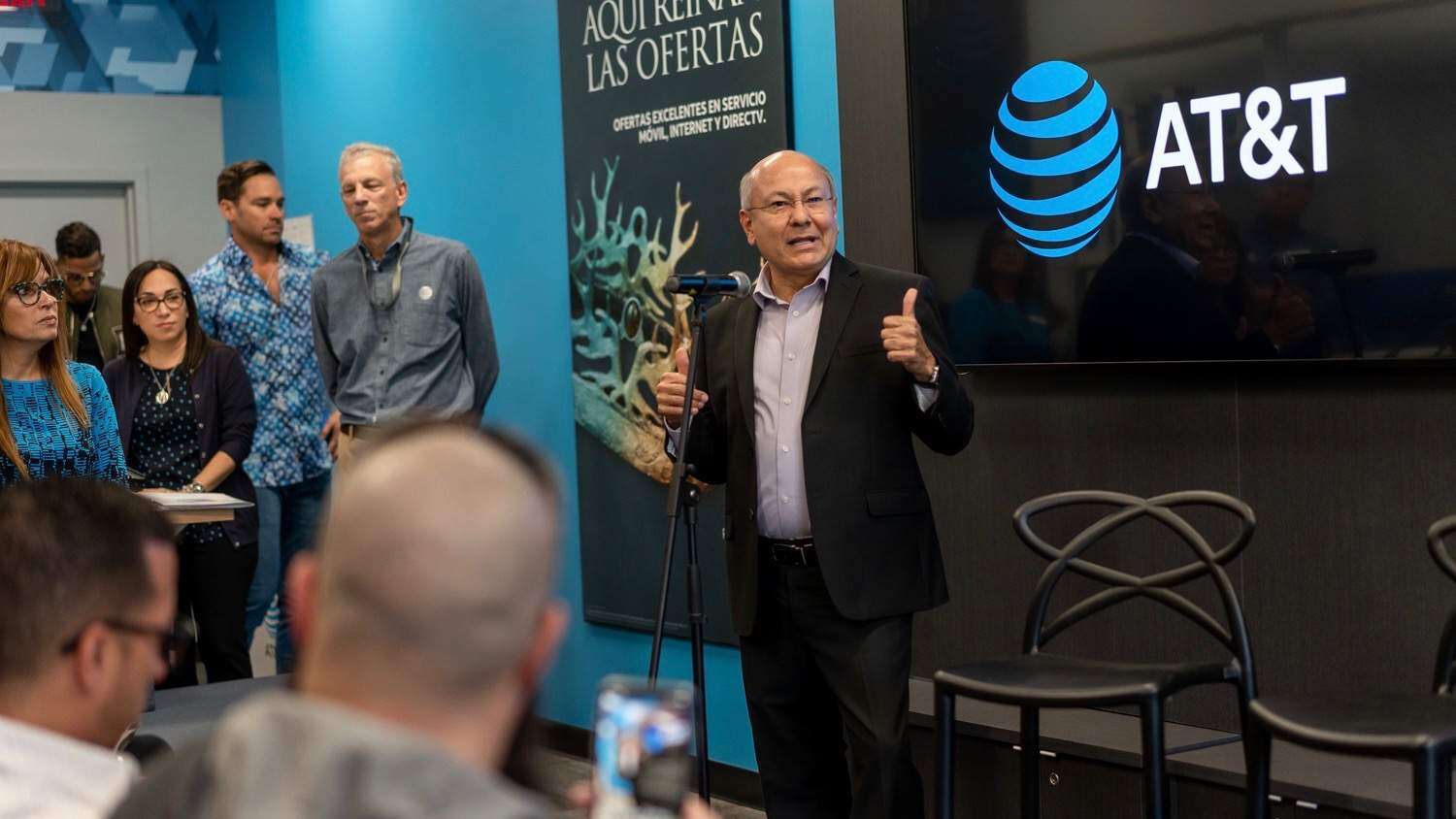 AT&T abre nueva tienda estudio para ‘acercarse a sus clientes’
