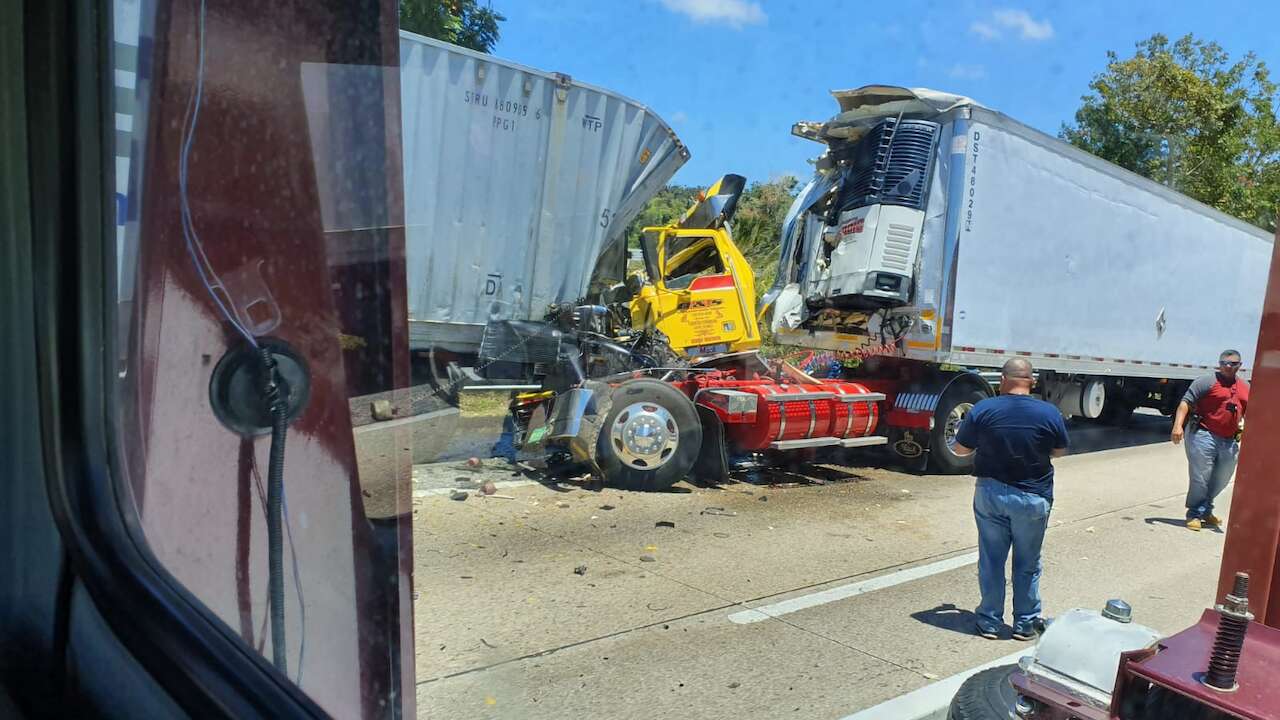 Reabierto el Expreso 22 tras choque de camiones